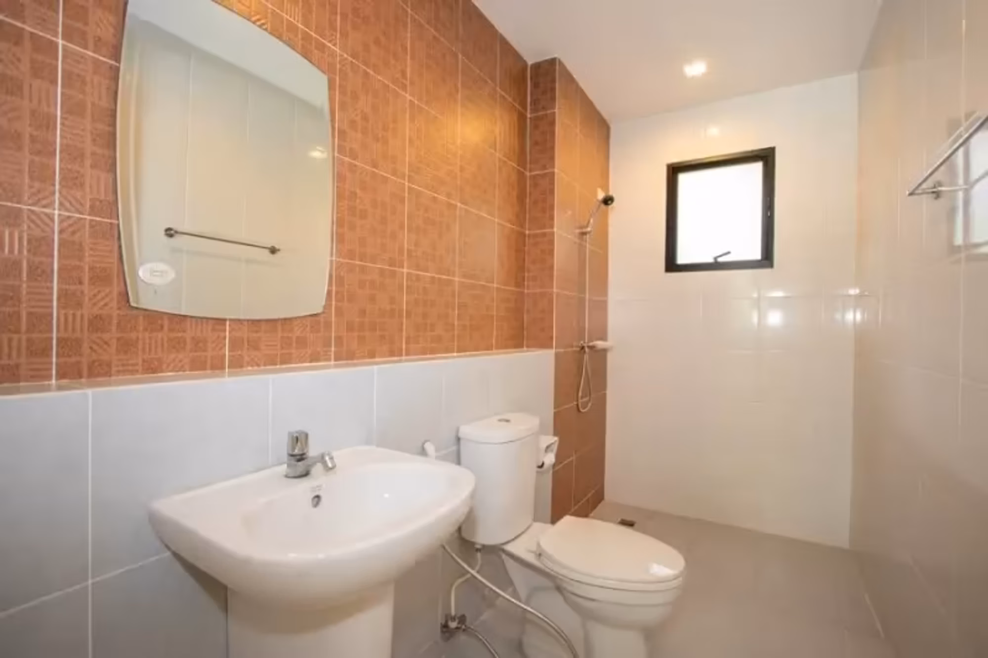 4 Bedroom House - Image 14