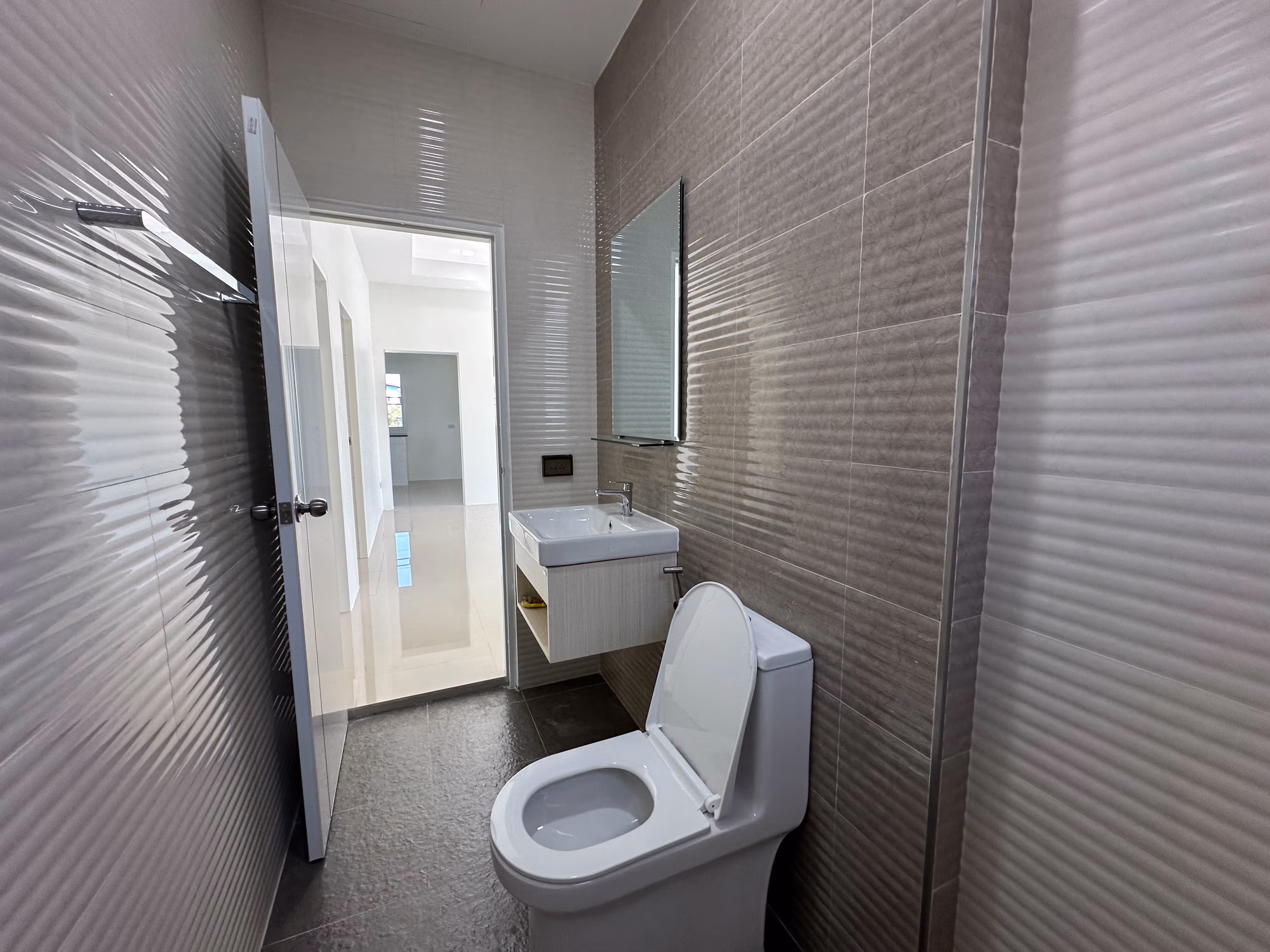 House for Sale in San Sai Luang, San Sai. - Image 18