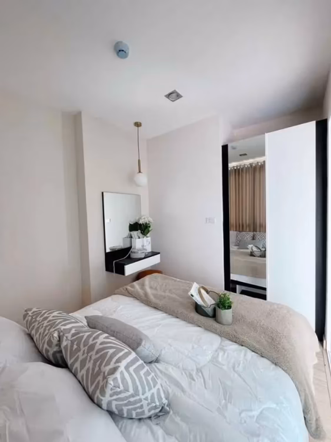 4 Bedroom Condo - Image 9