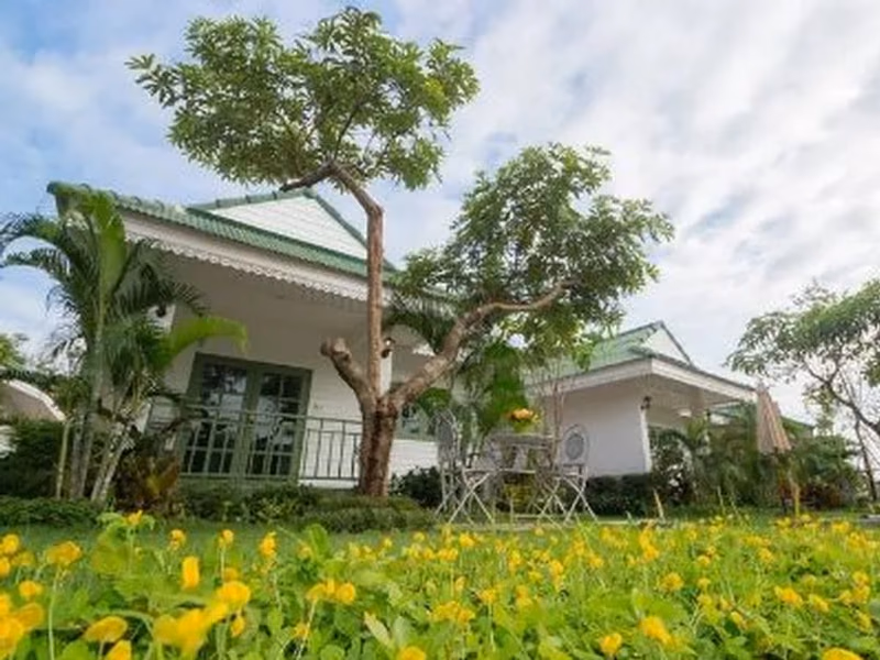 Thanaporn Lake Home