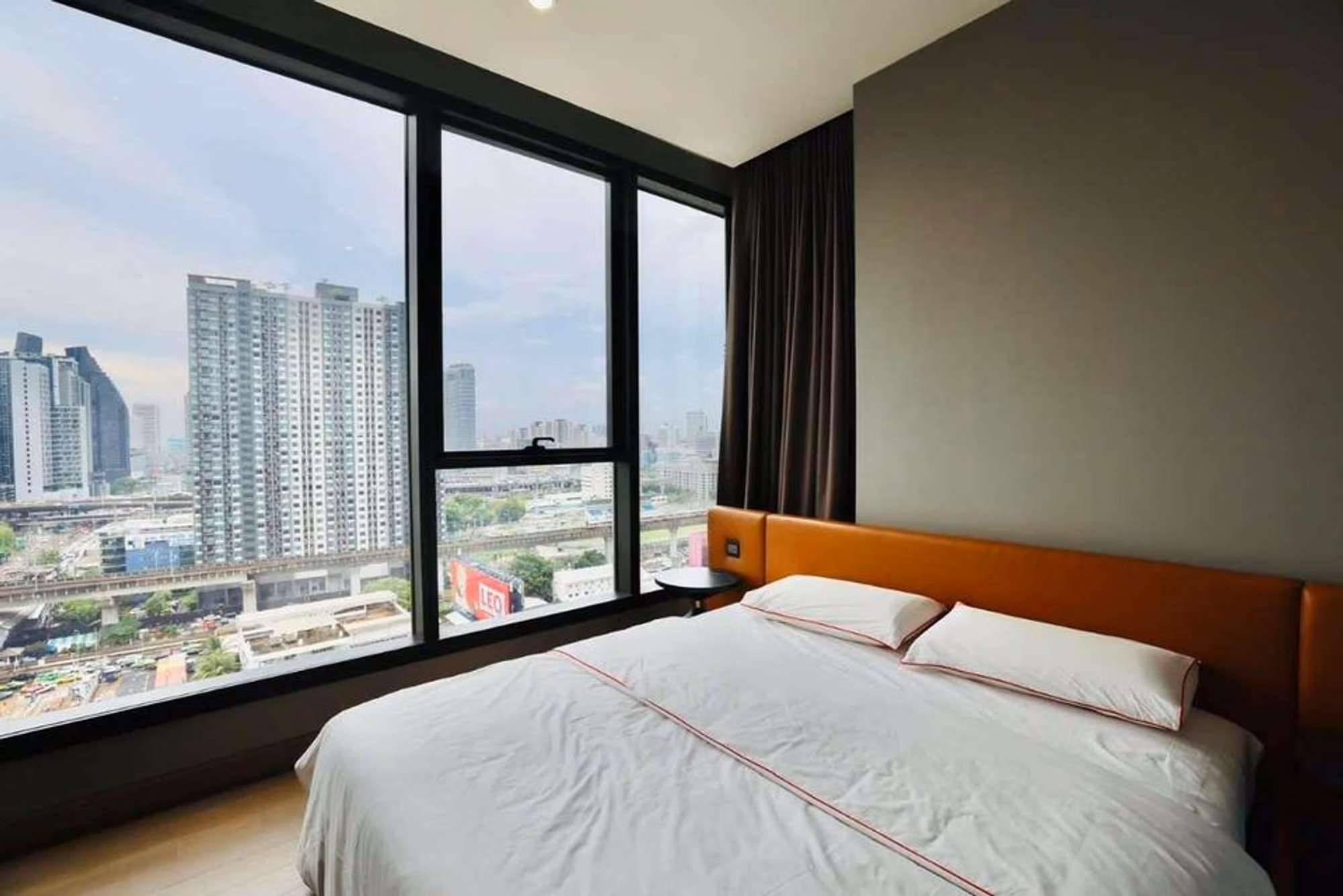1 Bed Condo for Rent in Huai Khwang - Image 3