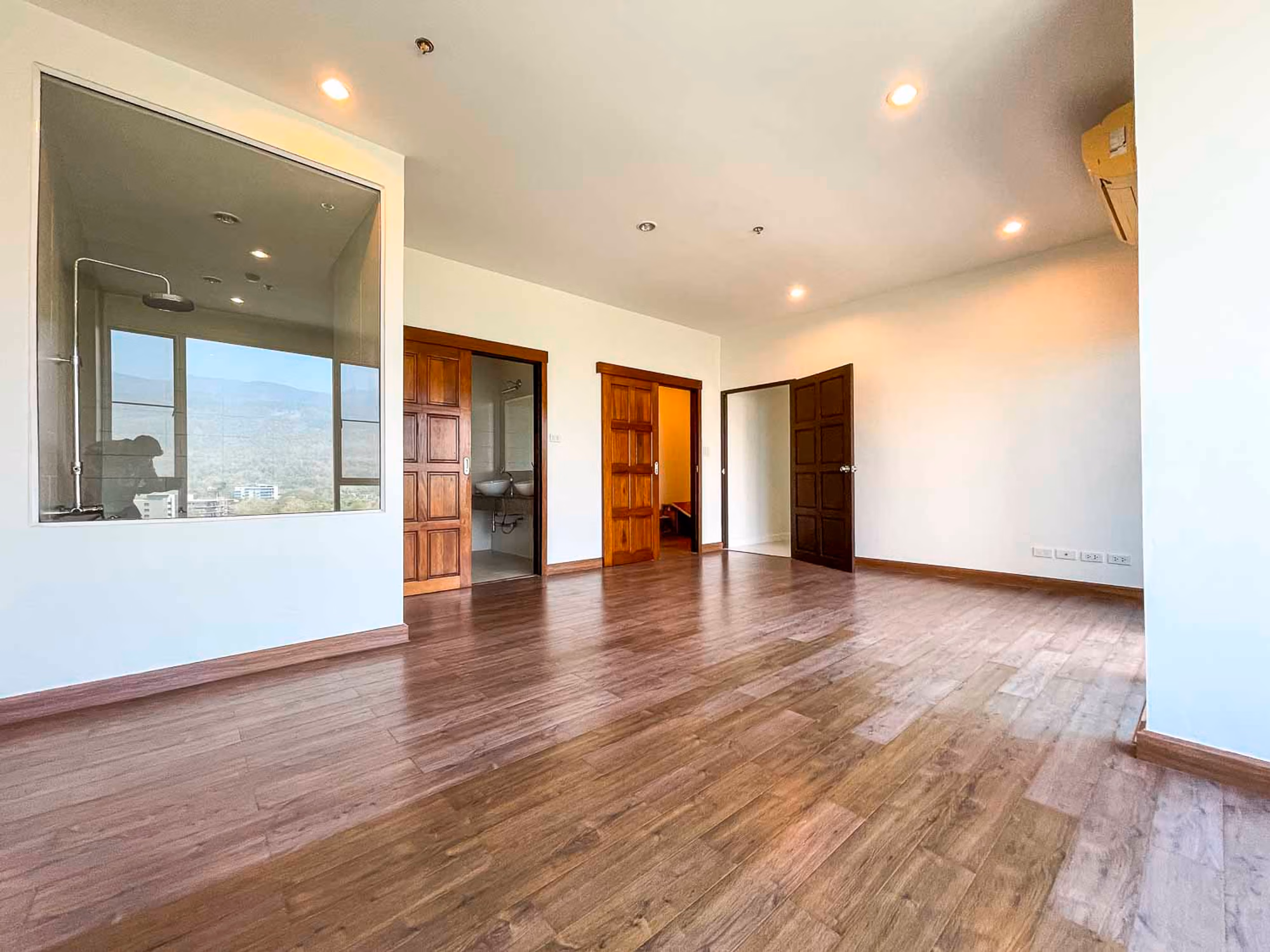 Unfurnished 4 Bed Condo w. Stunning Mountain View for Sale - Image 25