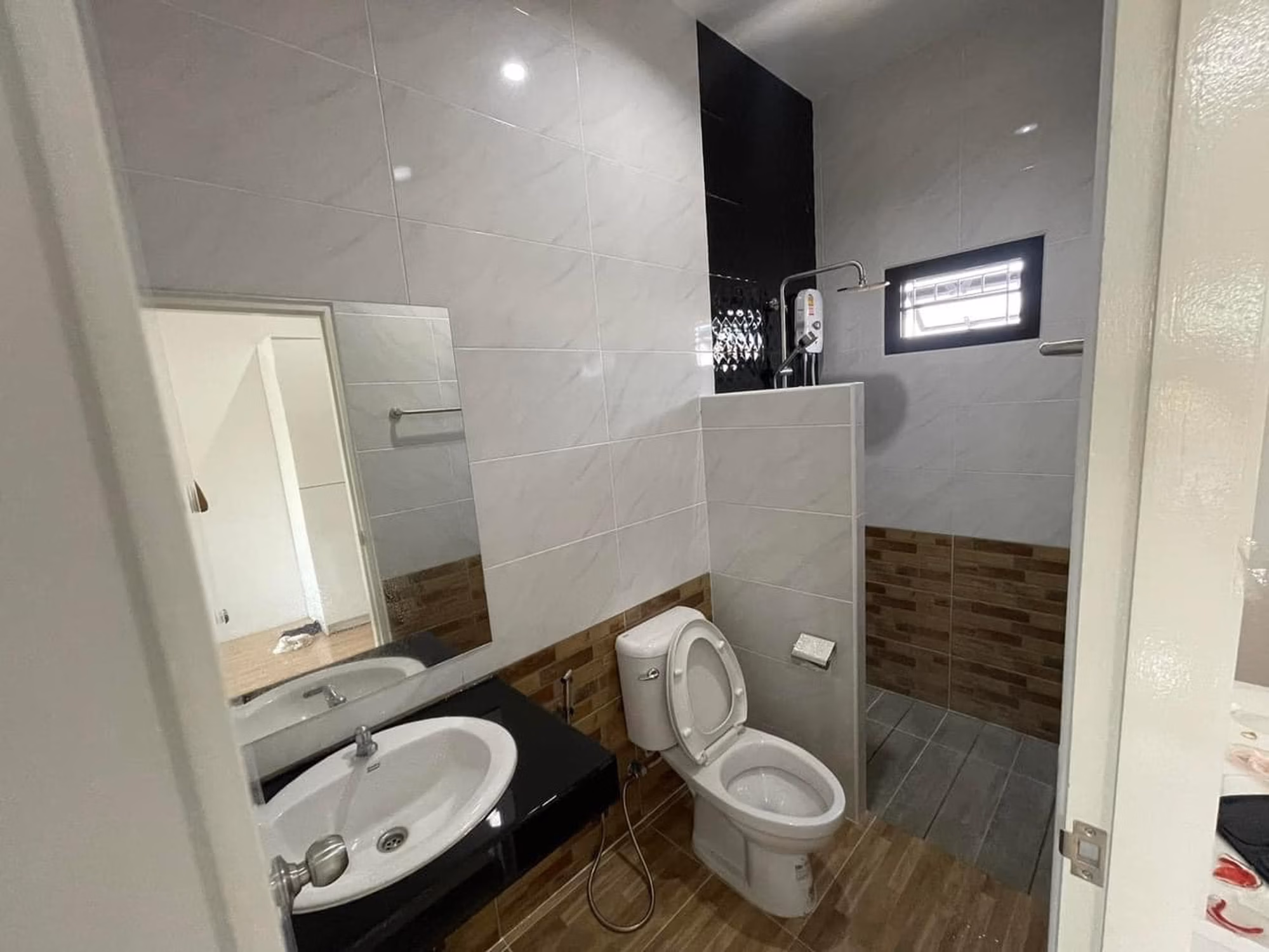Detached House - Image 9
