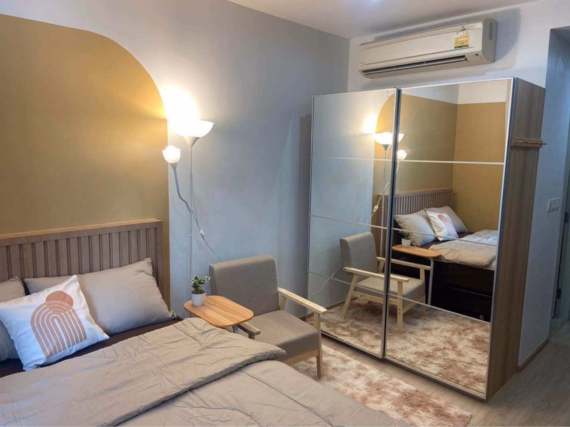 Studio Condo for Rent in Bang Rak - Image 2