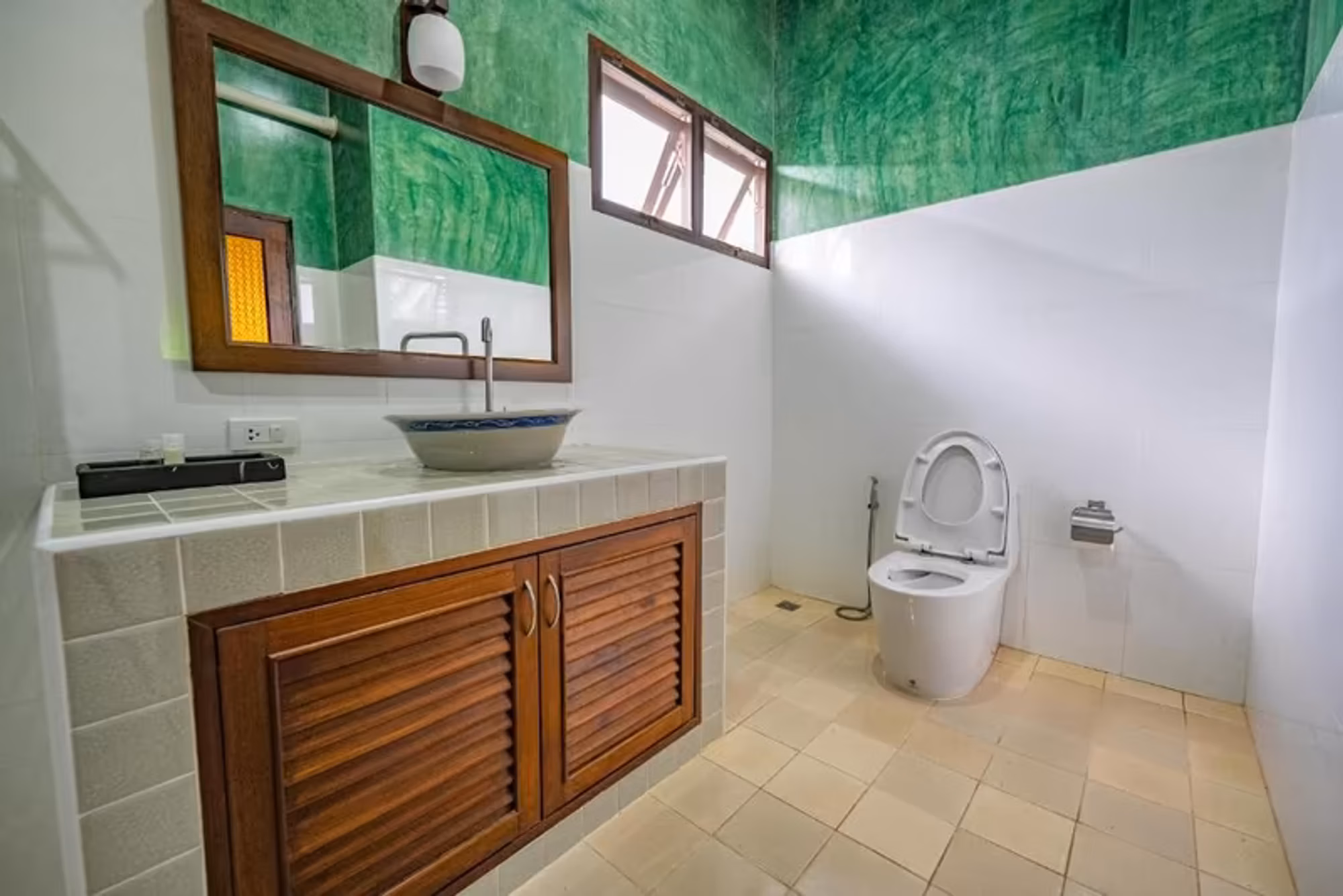 25 Bedroom Commercial - Image 24