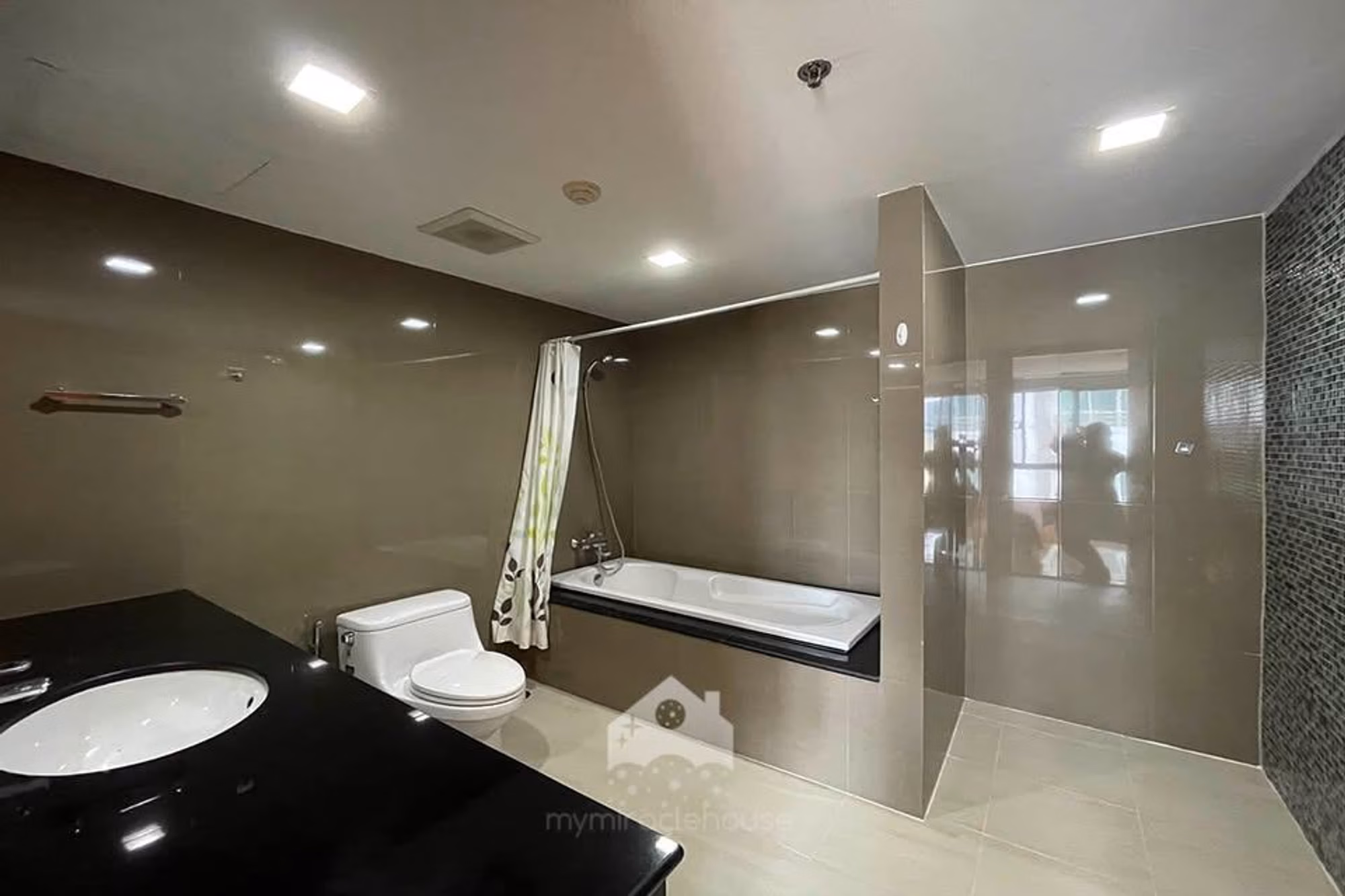 2 Bedroom Condo - Image 5