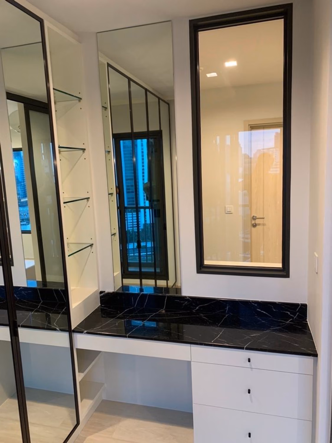 1 Bed Condo for Rent  Near Phloen Chit BTS - Image 8