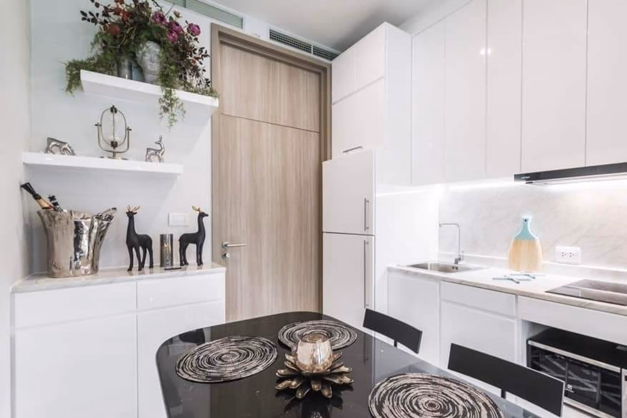 1 Bed Condo for Rent  Near Phloen Chit BTS - Image 5