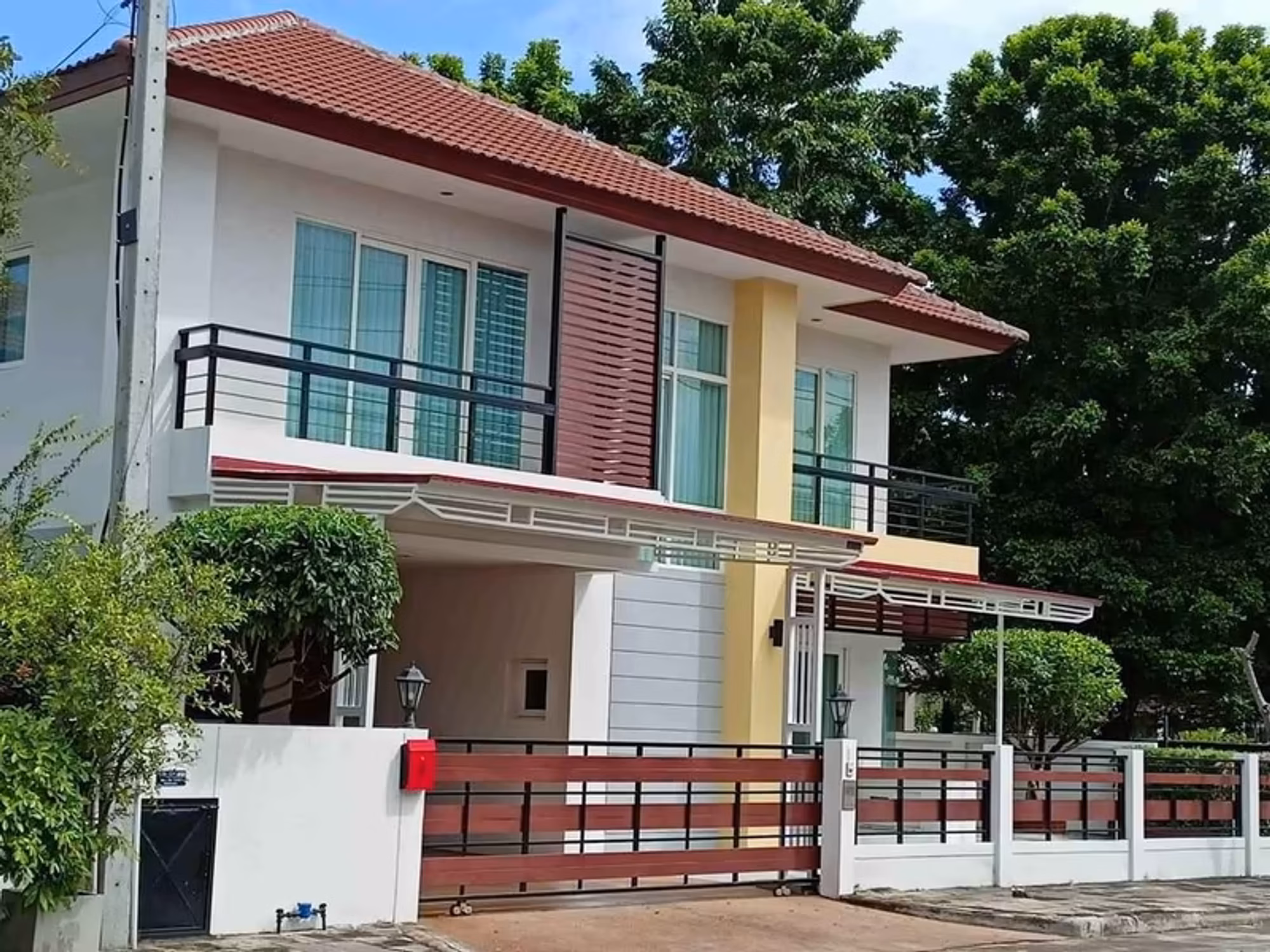 Detached House - Image 2