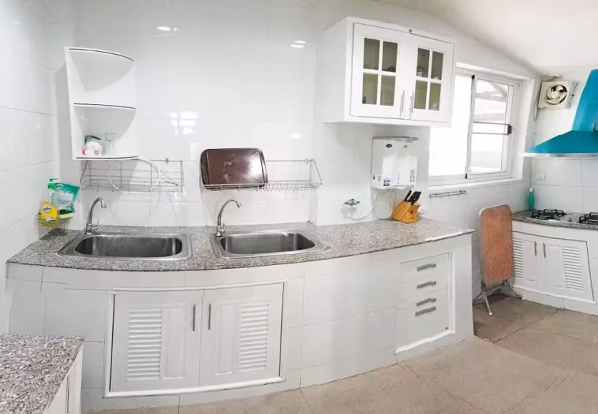 4 Bedroom House - Image 9