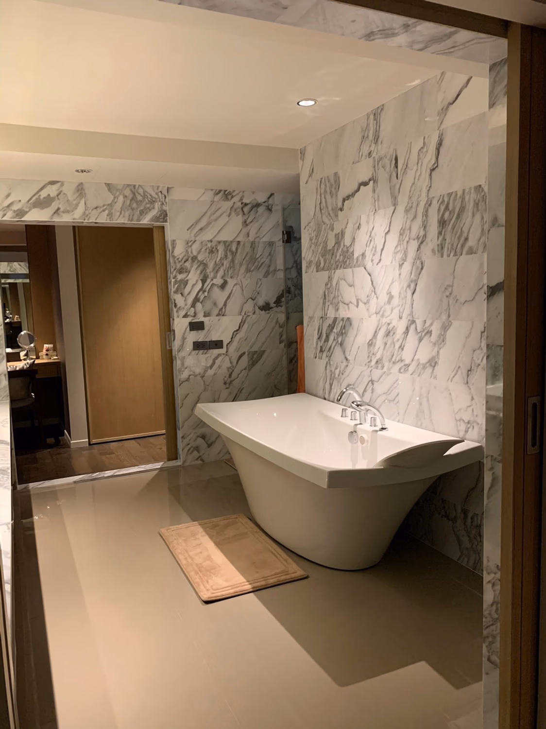 3 Bed Condo for Rent in Watthana - Image 5