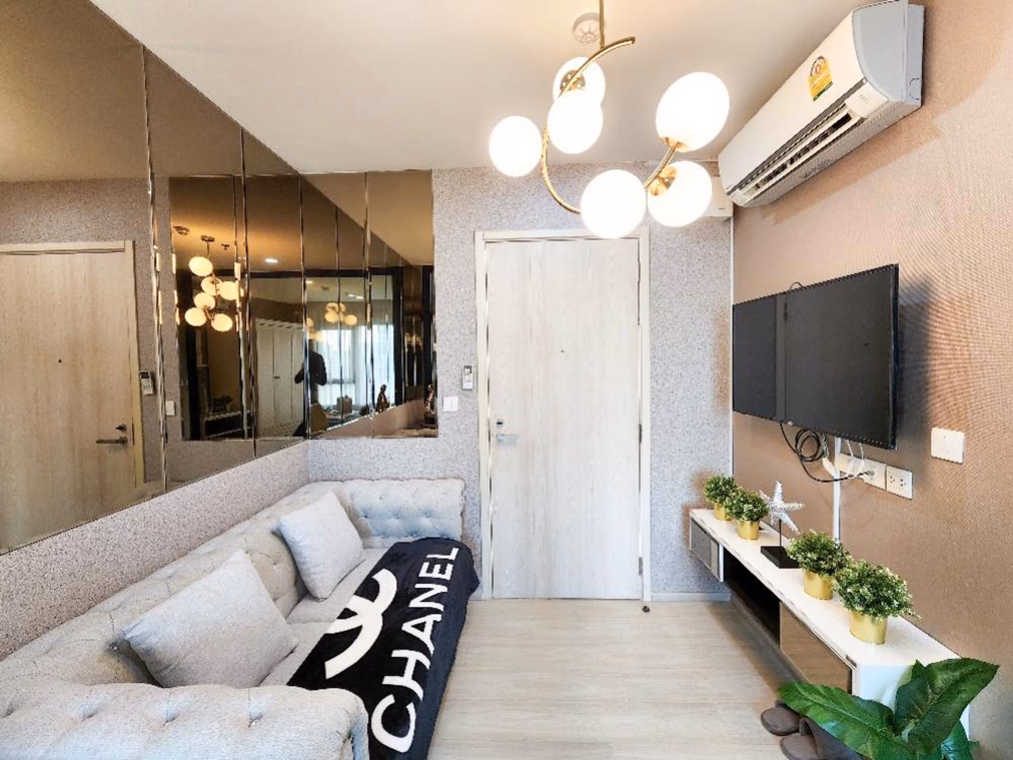 1 Bed Condo for Rent in Huai Khwang - Image 1