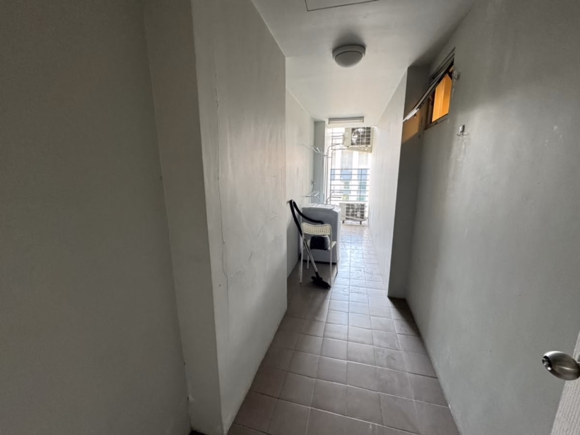 2 Bed Condo for Rent in Huai Khwang - Image 9