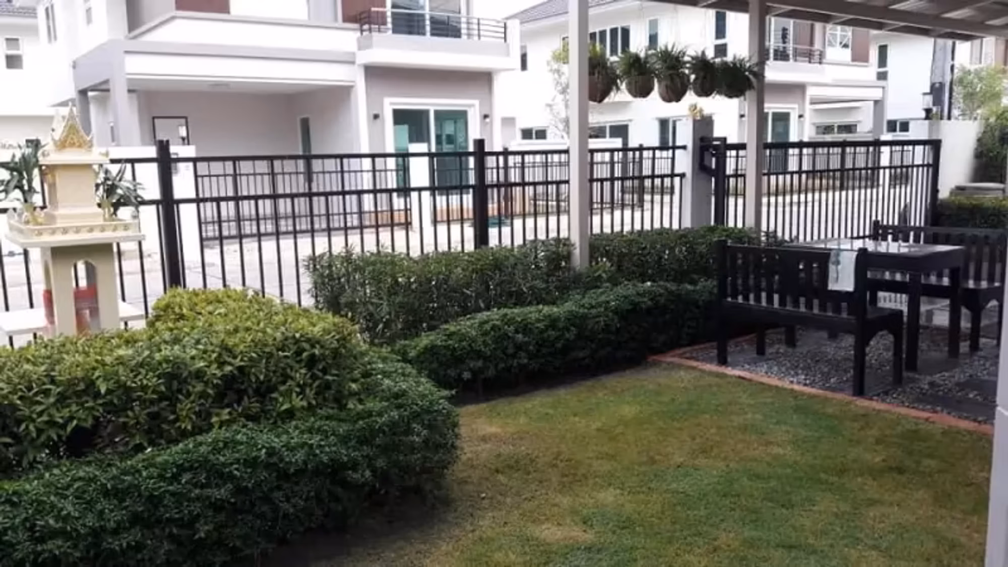 4 Bedroom House - Image 5