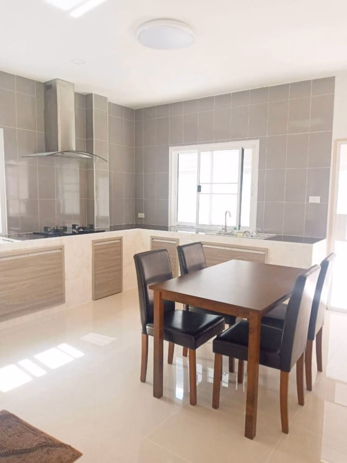 4 Bed House for Rent in Mueang Chiang Mai - Image 3 4 Bed House for Rent in Mueang Chiang Mai - Image 3