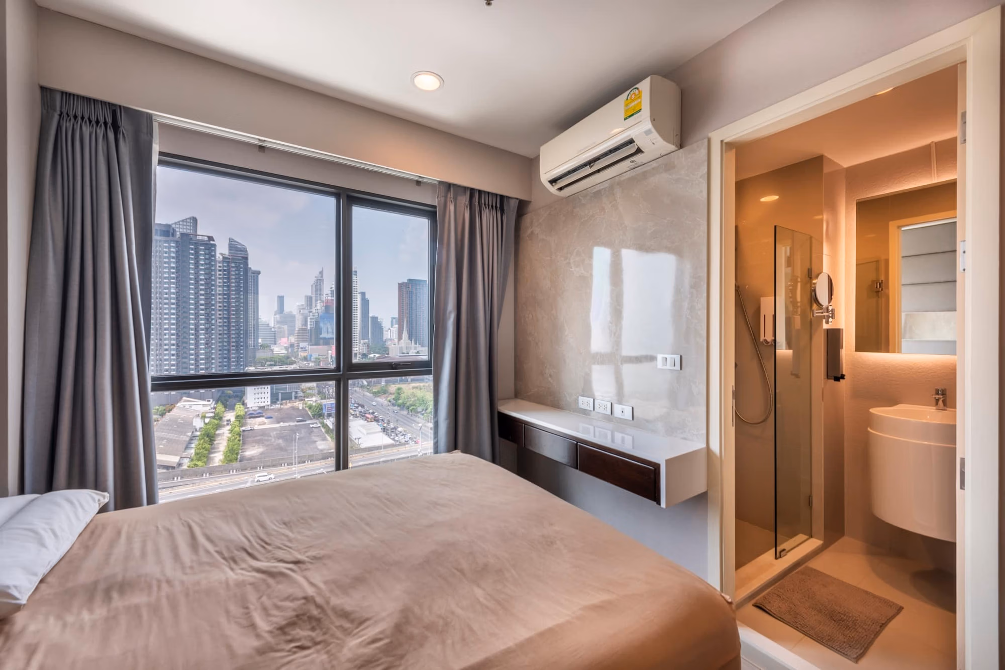 2 Bed Condo for Rent and Sale  Near Phra Ram 9 MRT - Image 3