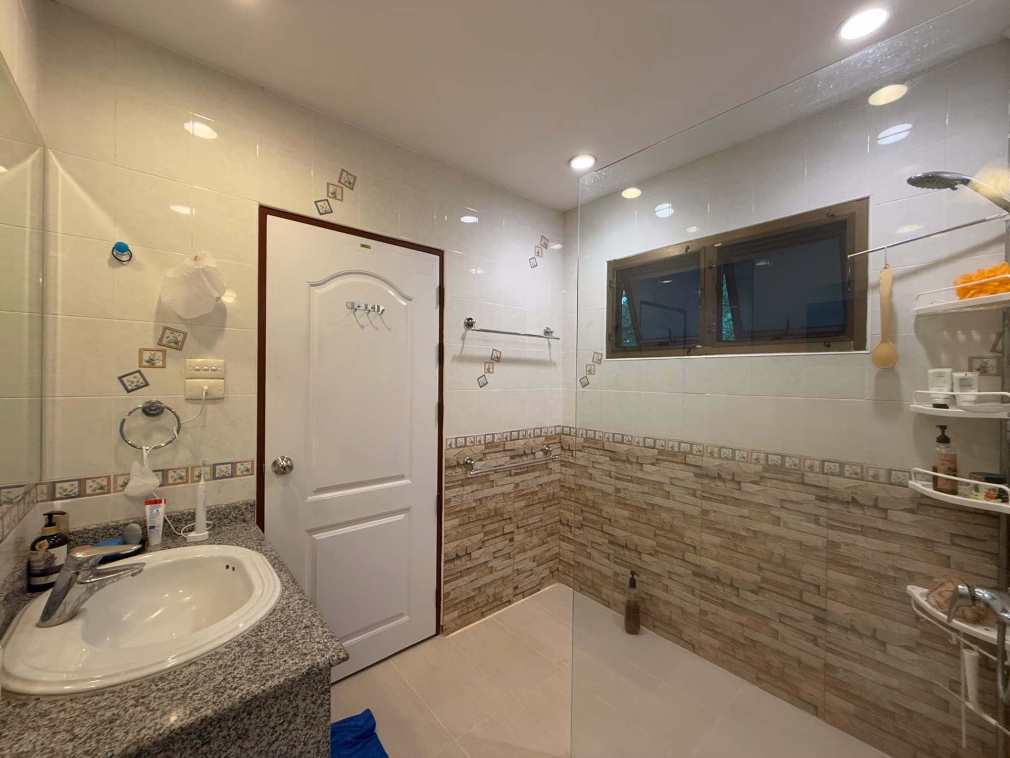 3 Bed House for Rent in Hang Dong - Image 32