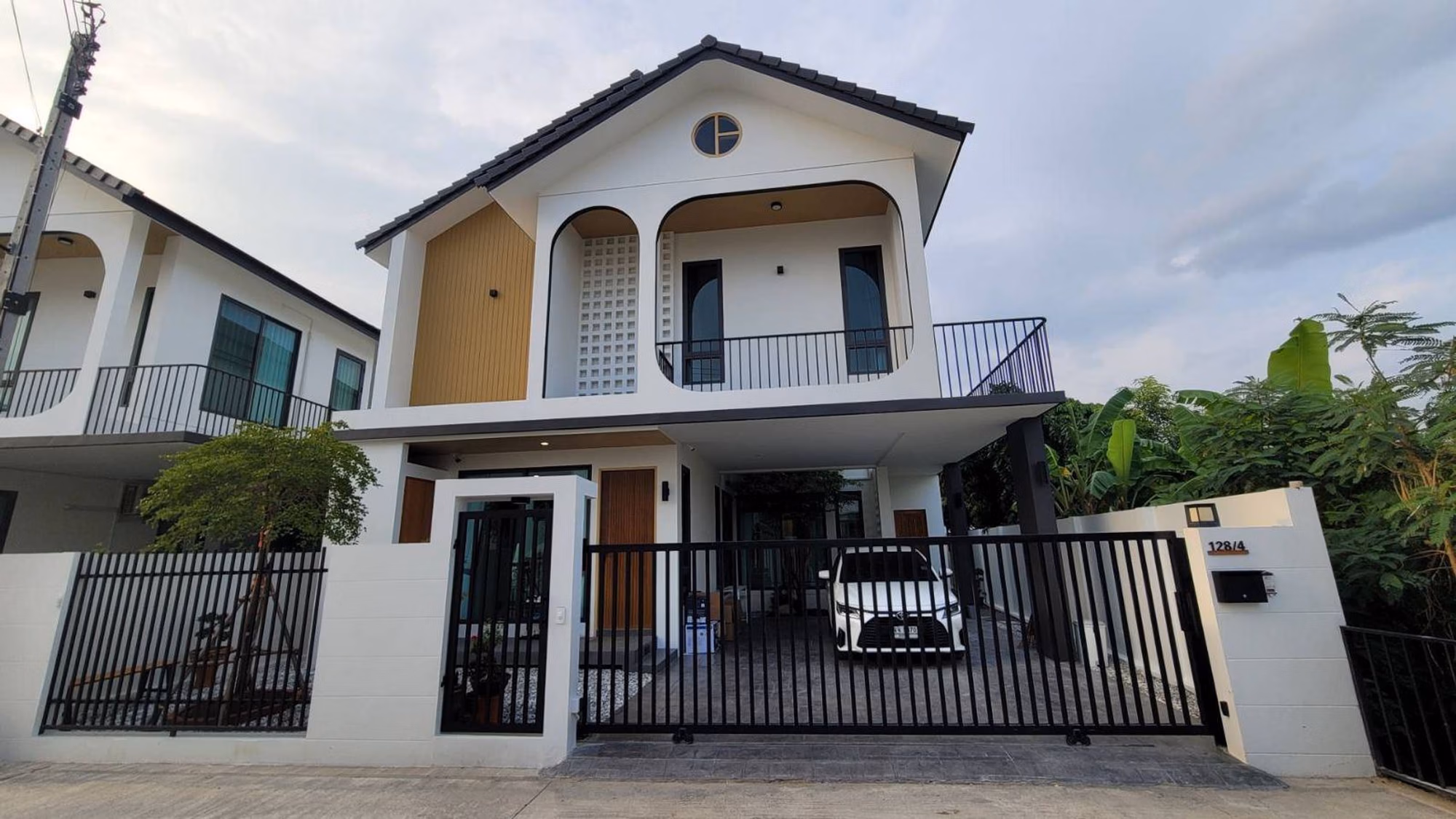 4 Bed House for Sale in Hang Dong - Image 2