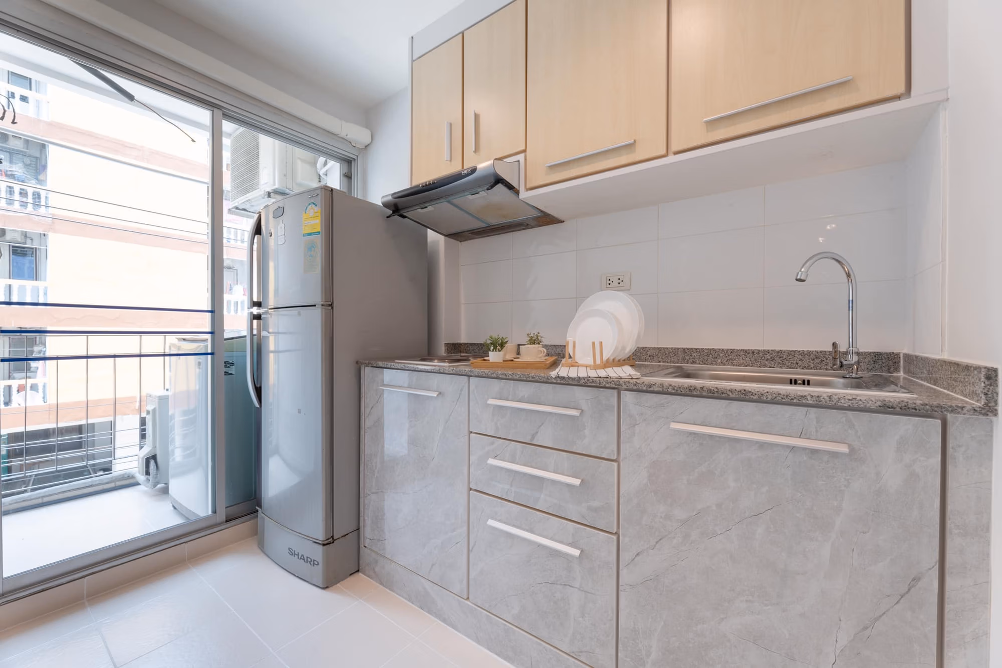 1 Bed Condo for Sale in Huai Khwang - Image 2