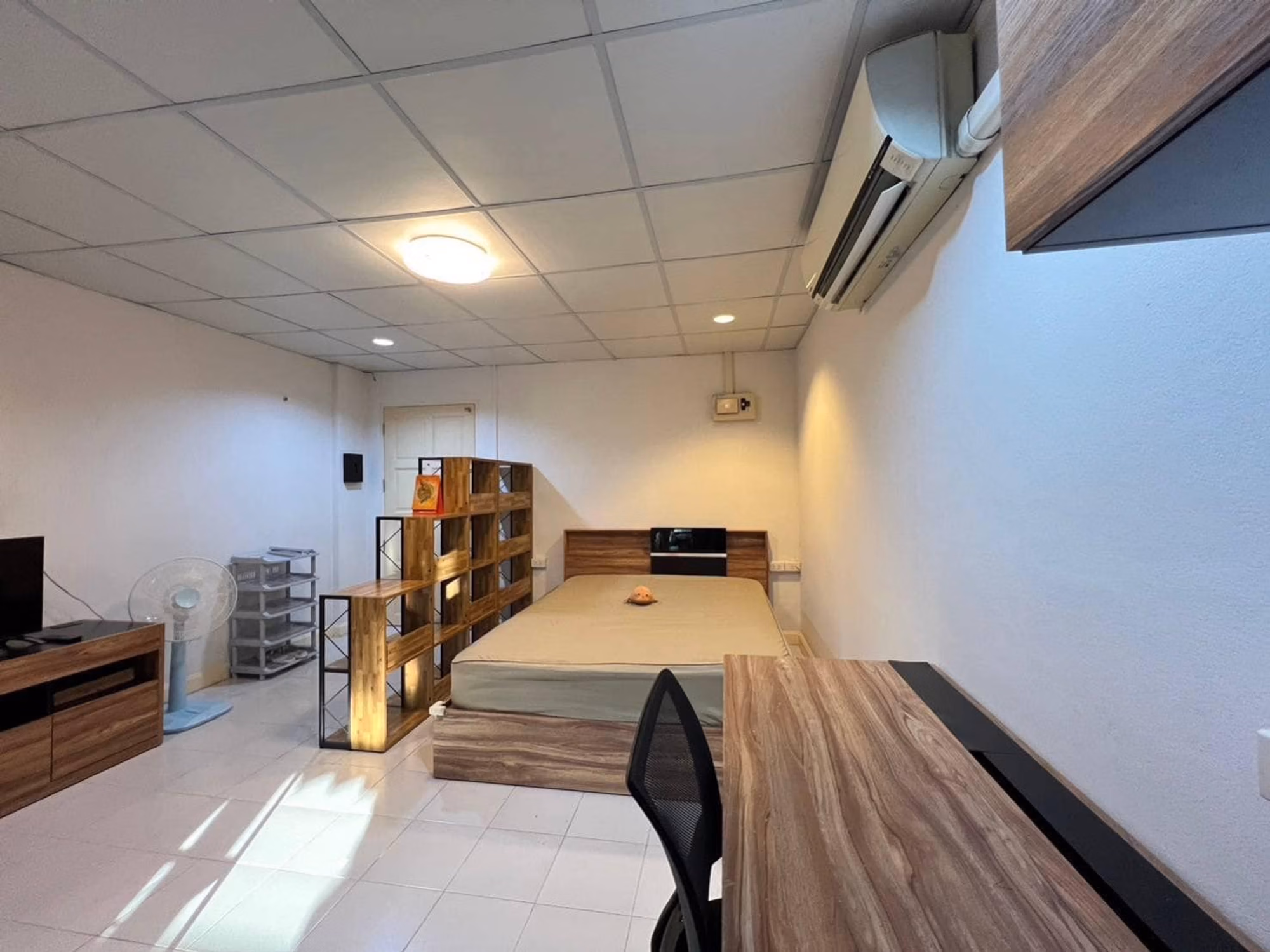 Condo for Rent at Fifty Resident Condominium - Image 2