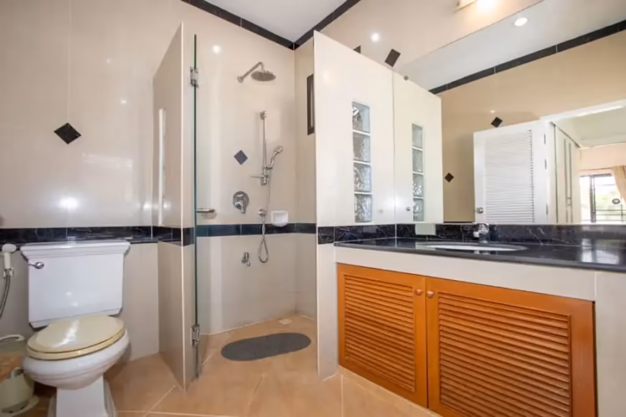 4 Bedroom House - Image 3