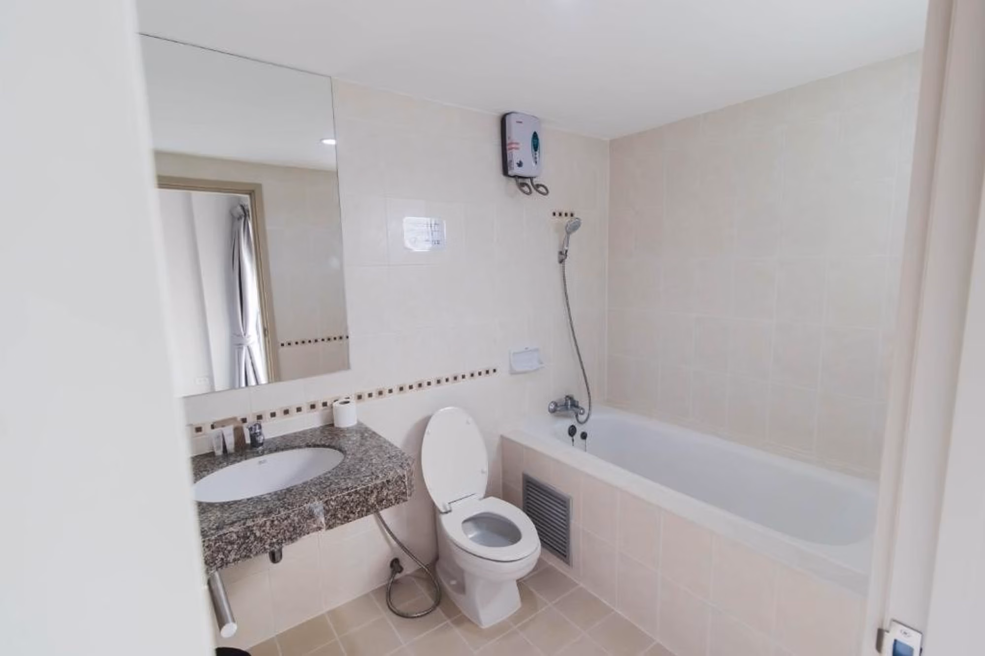 77 ห้องนอน อาคารพานิชย์ สำหรับ จำหน่าย ใน Huai Khwang - Image 5
