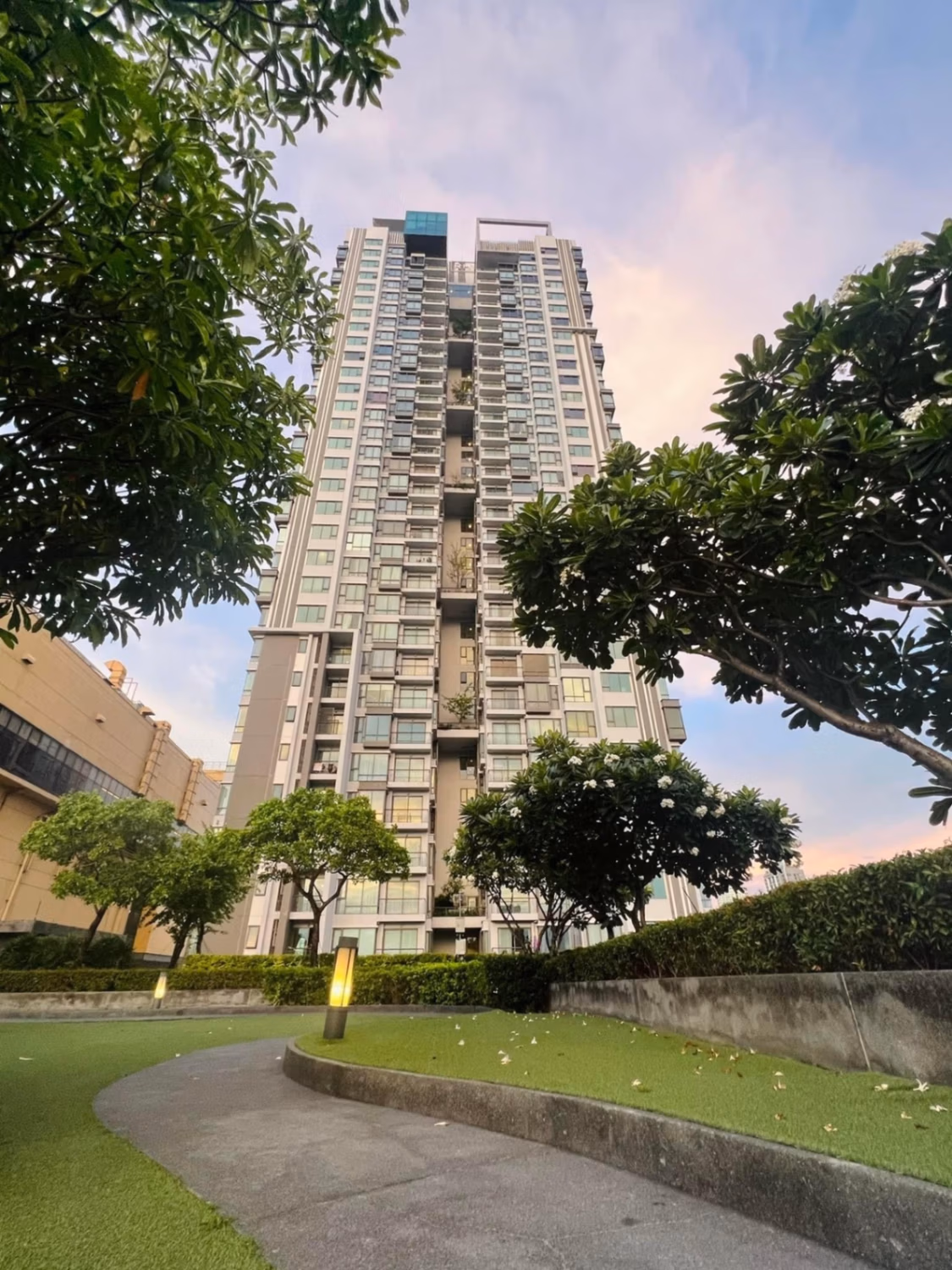 2 Bed Condo for Sale in Khlong Toei - Image 18