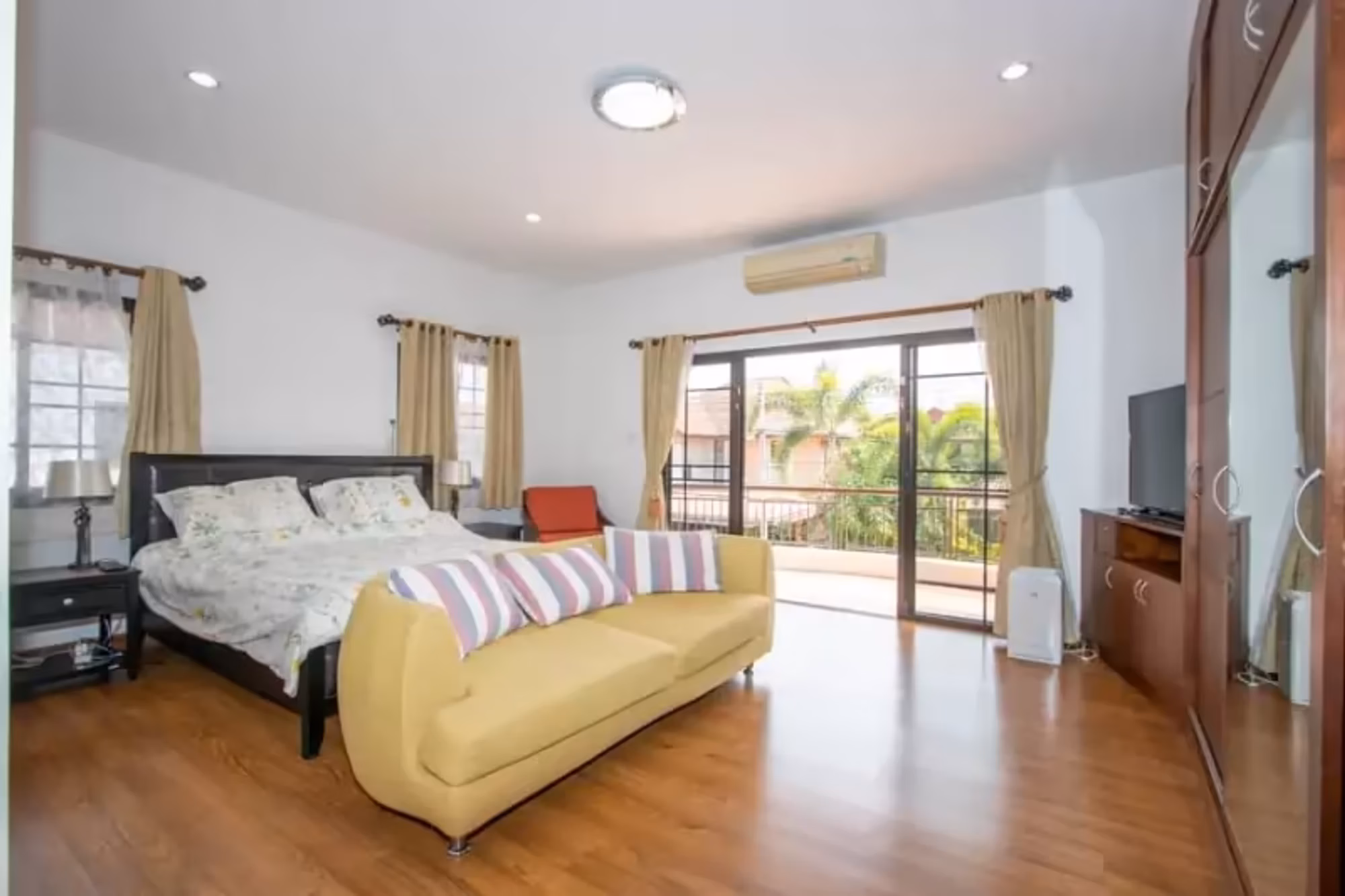 4 Bedroom House - Image 15