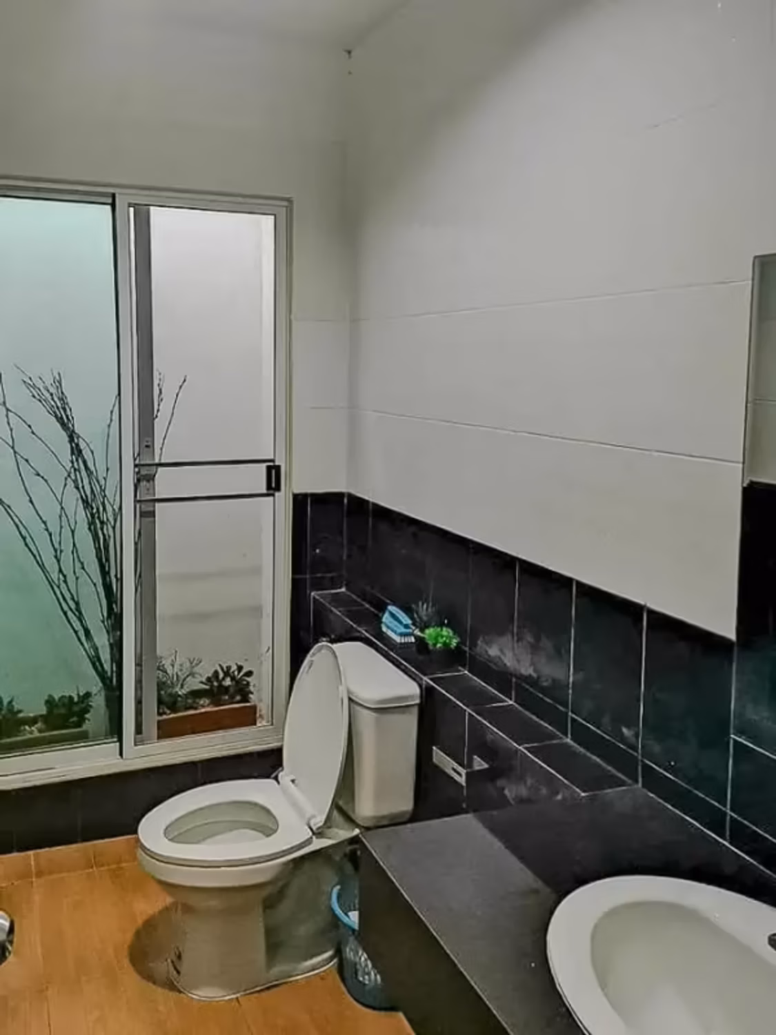 4 Bedroom House - Image 9