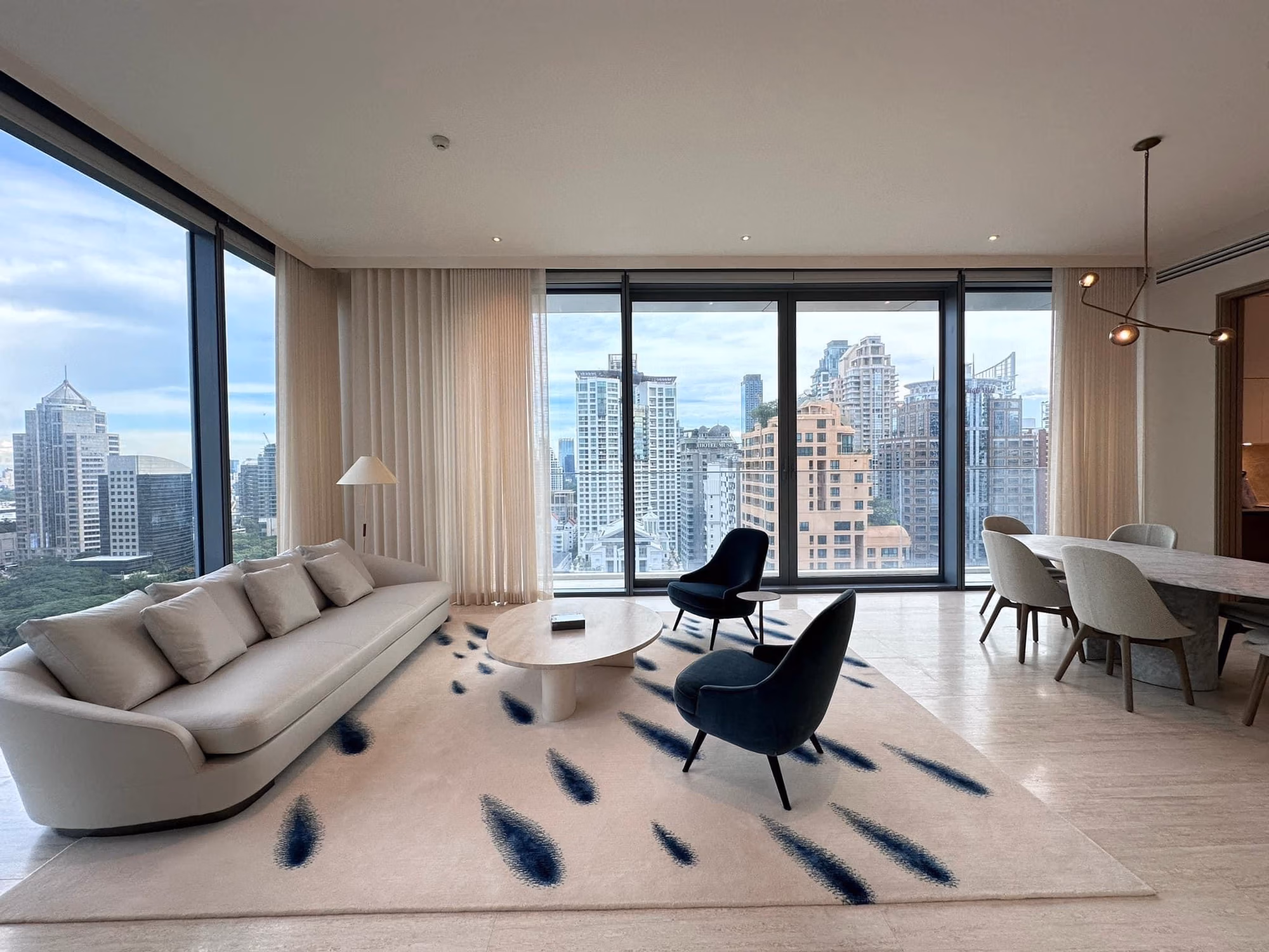 2 Bed Condo for Rent in Pathum Wan - Image 2