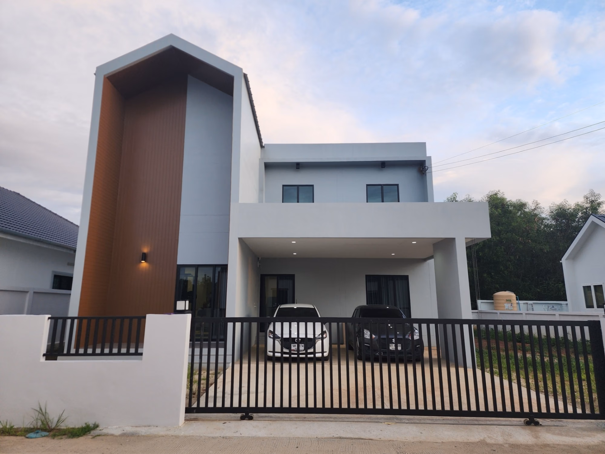 2 Bed House for Sale in Saraphi District - Image 1