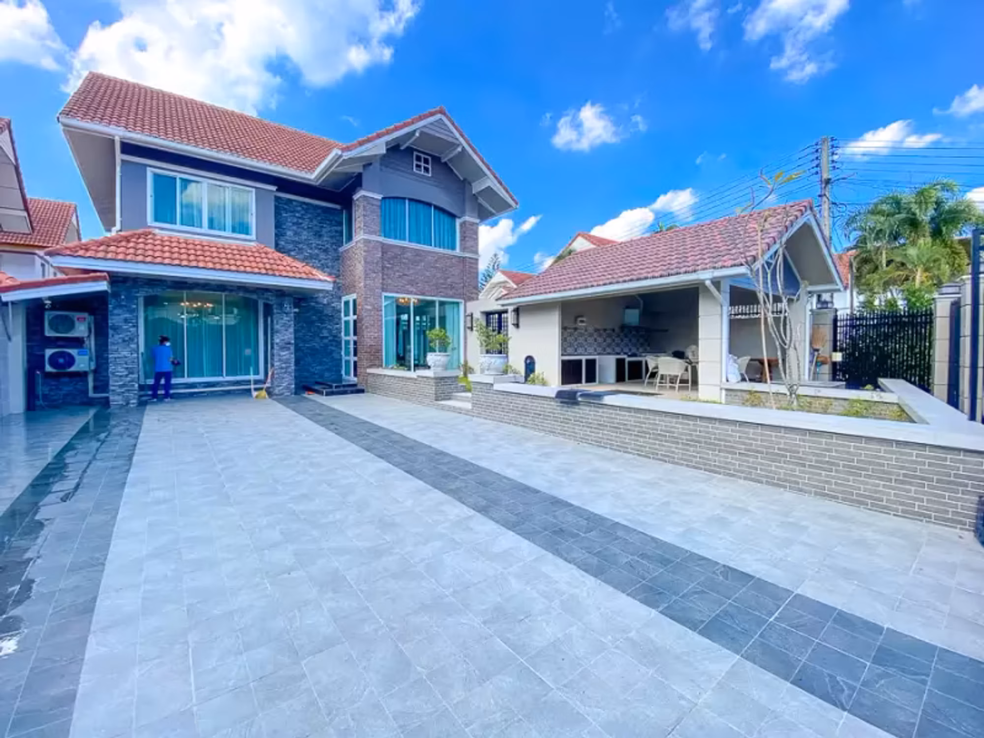 4 Bedroom House - Image 10