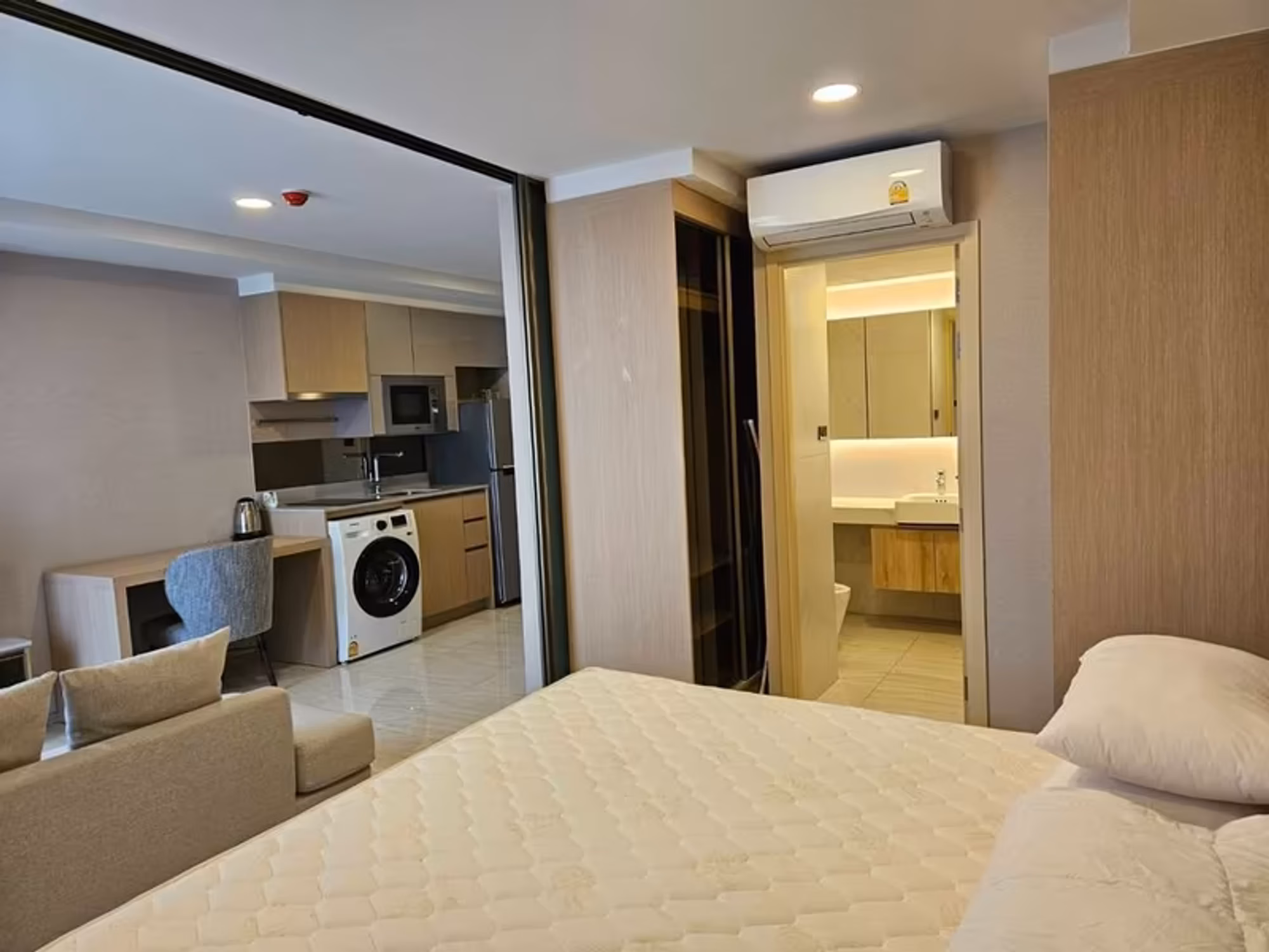 Condo for Rent at Walden Asoke - Image 5