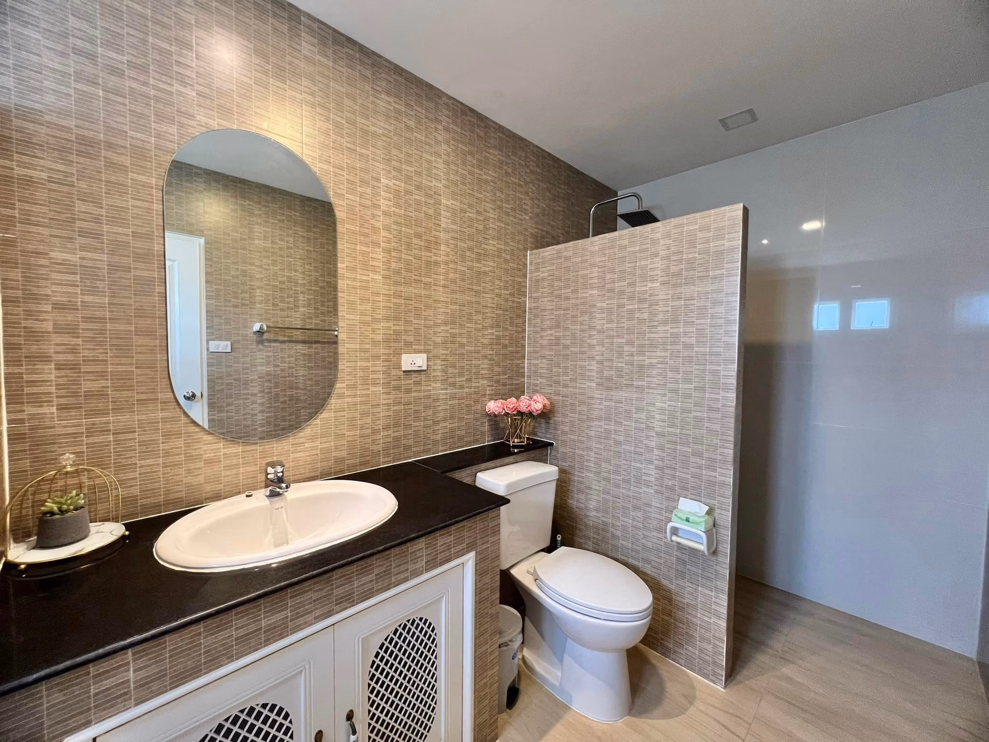 4 Bed House for Rent in Hang Dong - Image 11