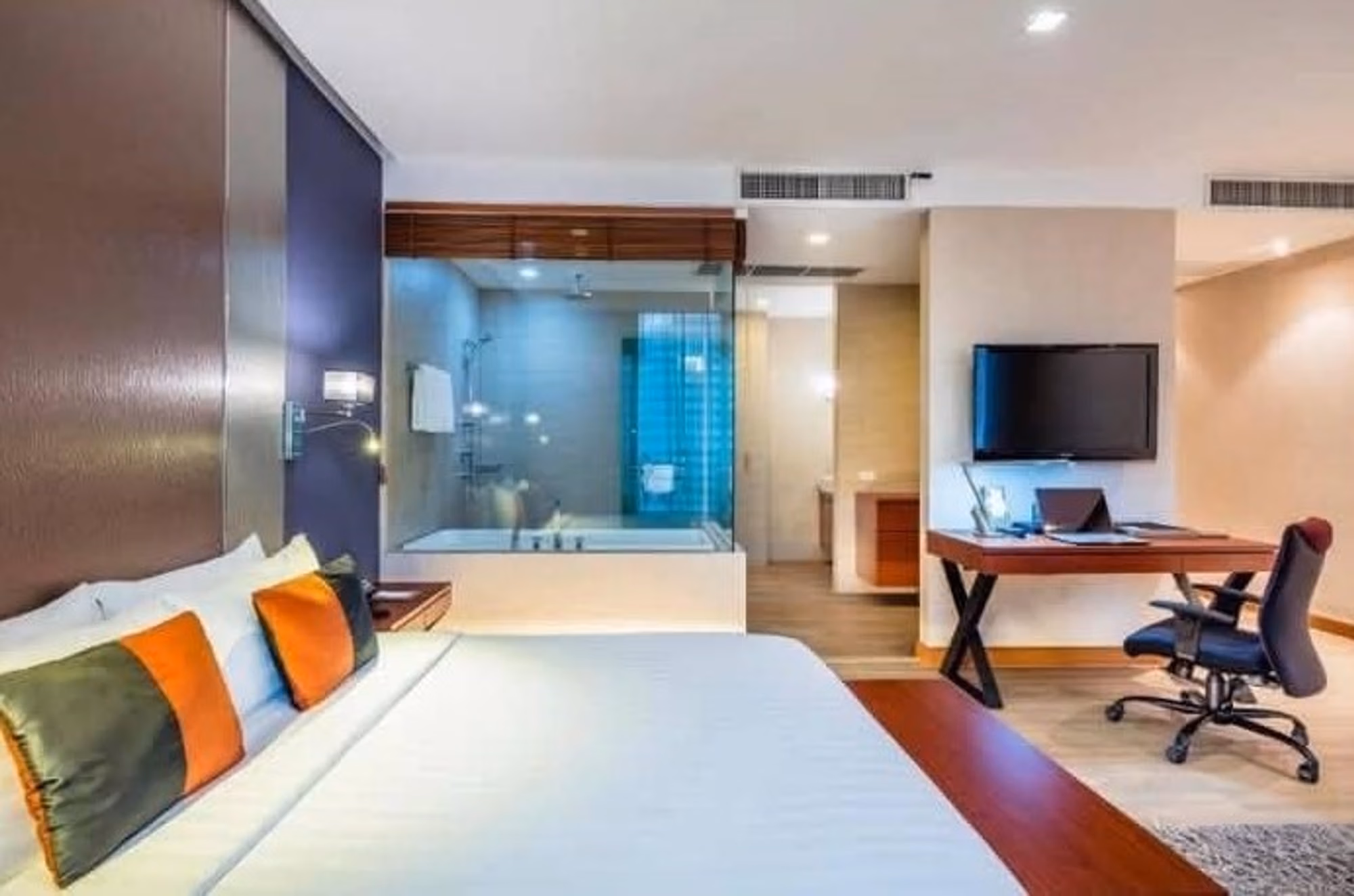 42 Bed Commercial for Sale in Khlong Toei - Image 9