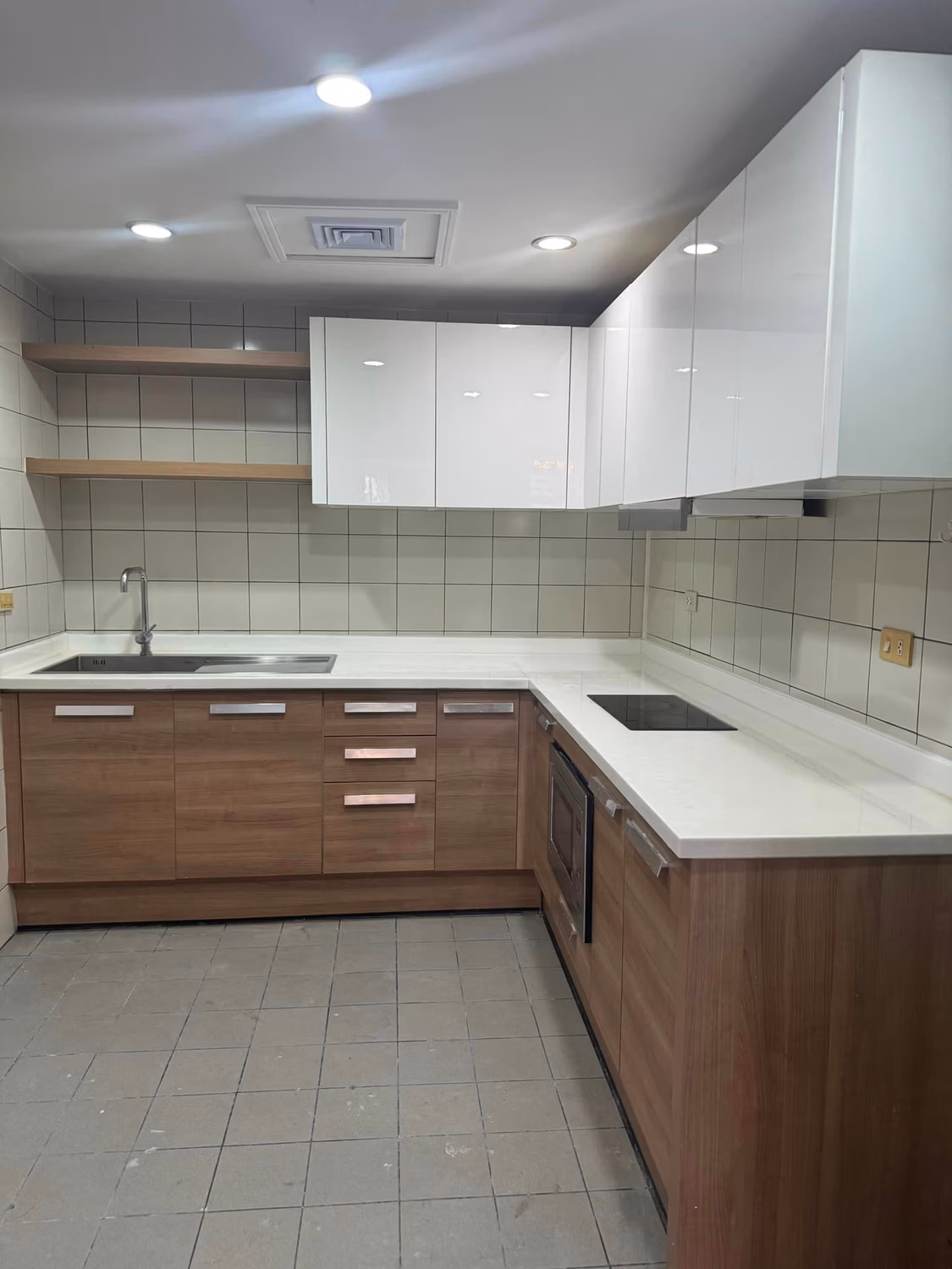 2 Bed Condo for Rent in Pathum Wan - Image 3