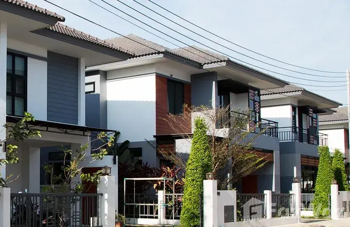 4 Bedroom House - Image 32
