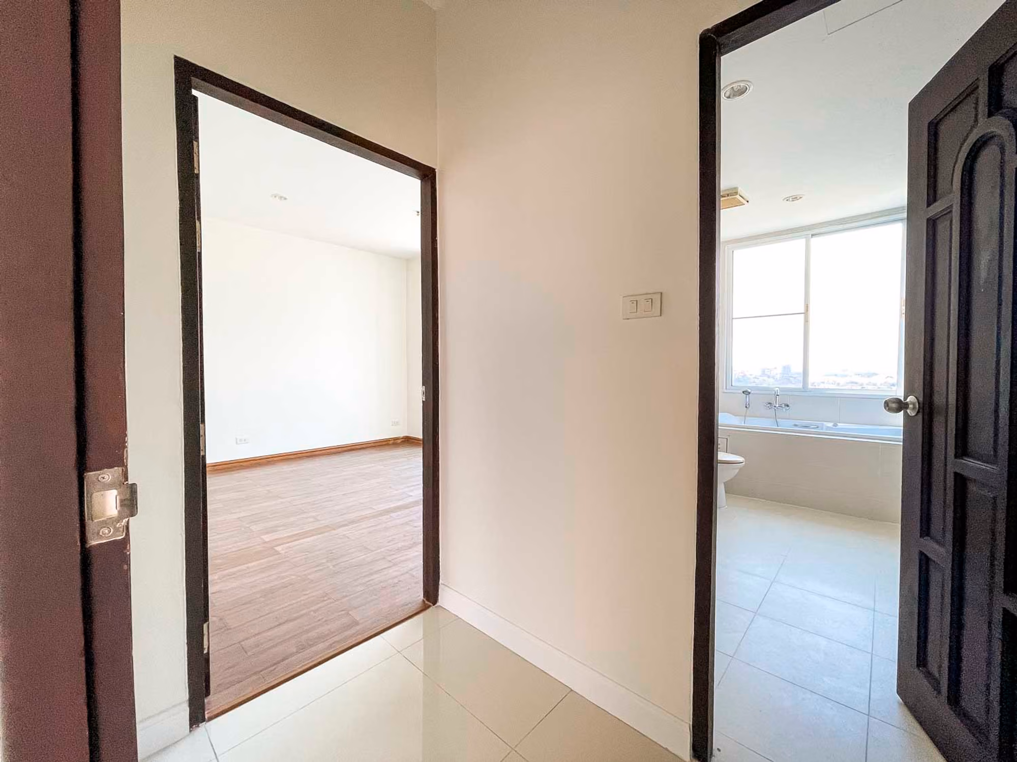 Unfurnished 4 Bed Condo w. Stunning Mountain View for Sale - Image 19