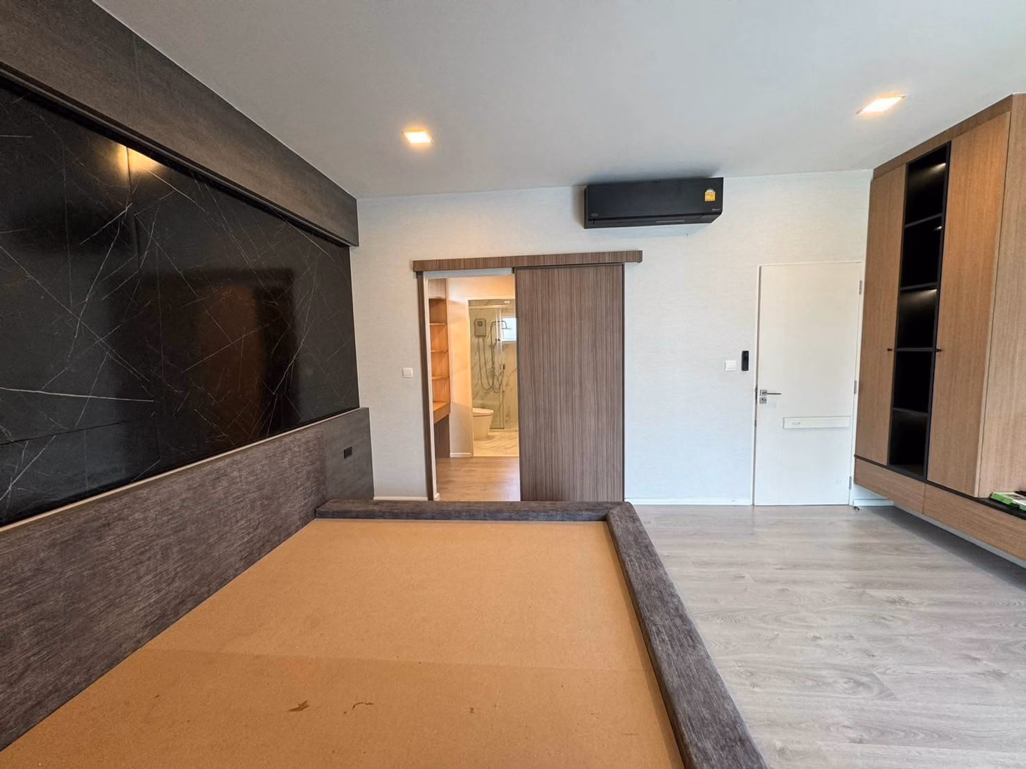4 Bed House for Rent in Prawet - Image 8