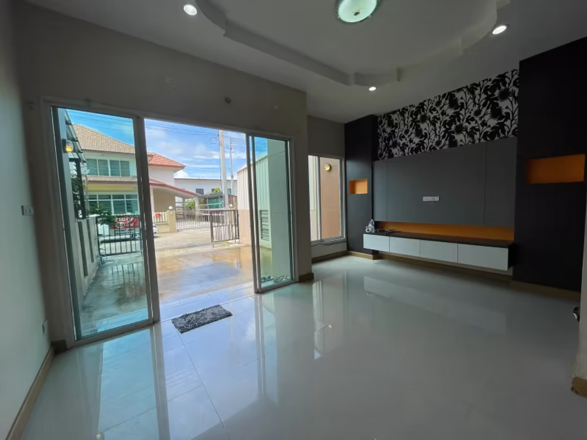 2 Bedroom House - Image 6