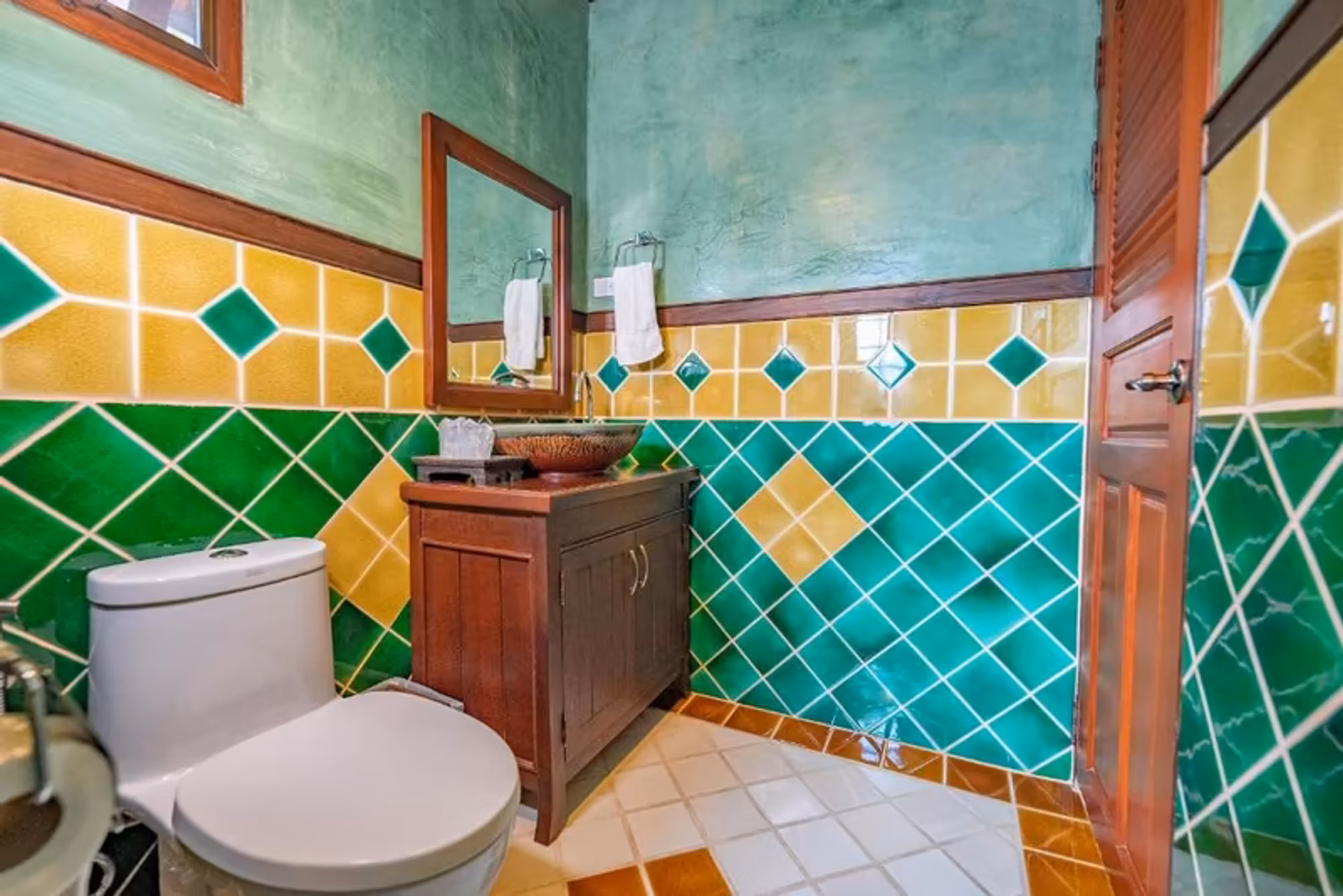 25 Bedroom Commercial - Image 11