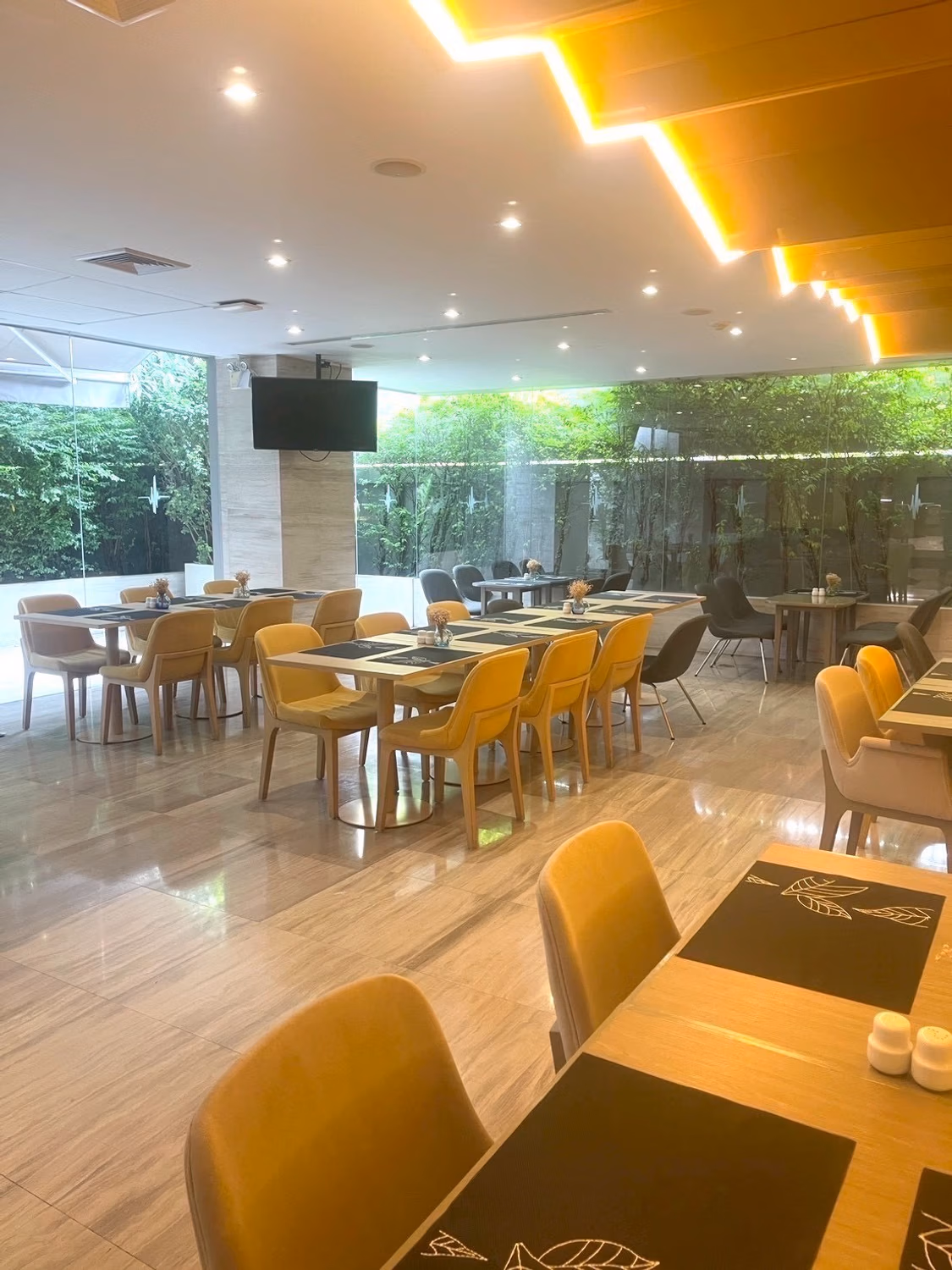 70 Bed Commercial for Rent in Ratchathewi - Image 3