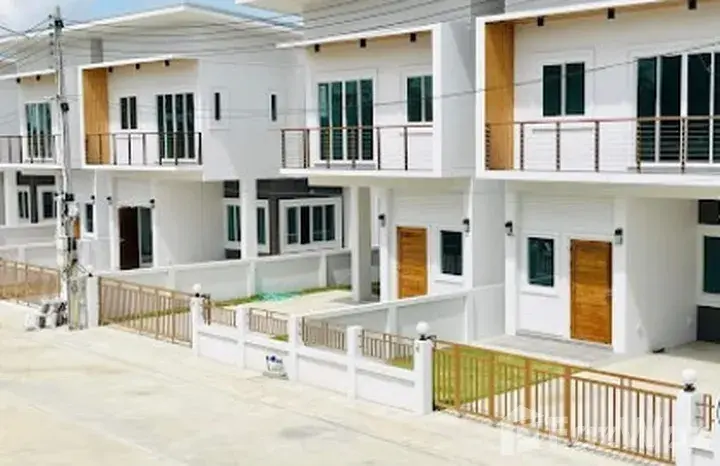 3 Bedroom House - Image 63