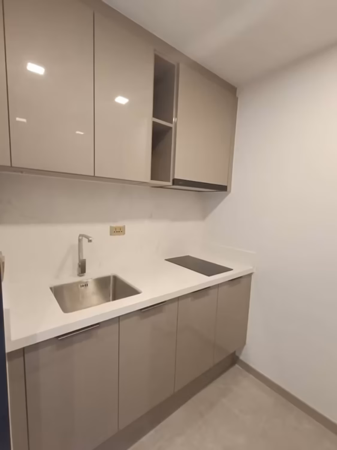 Condo - Image 8