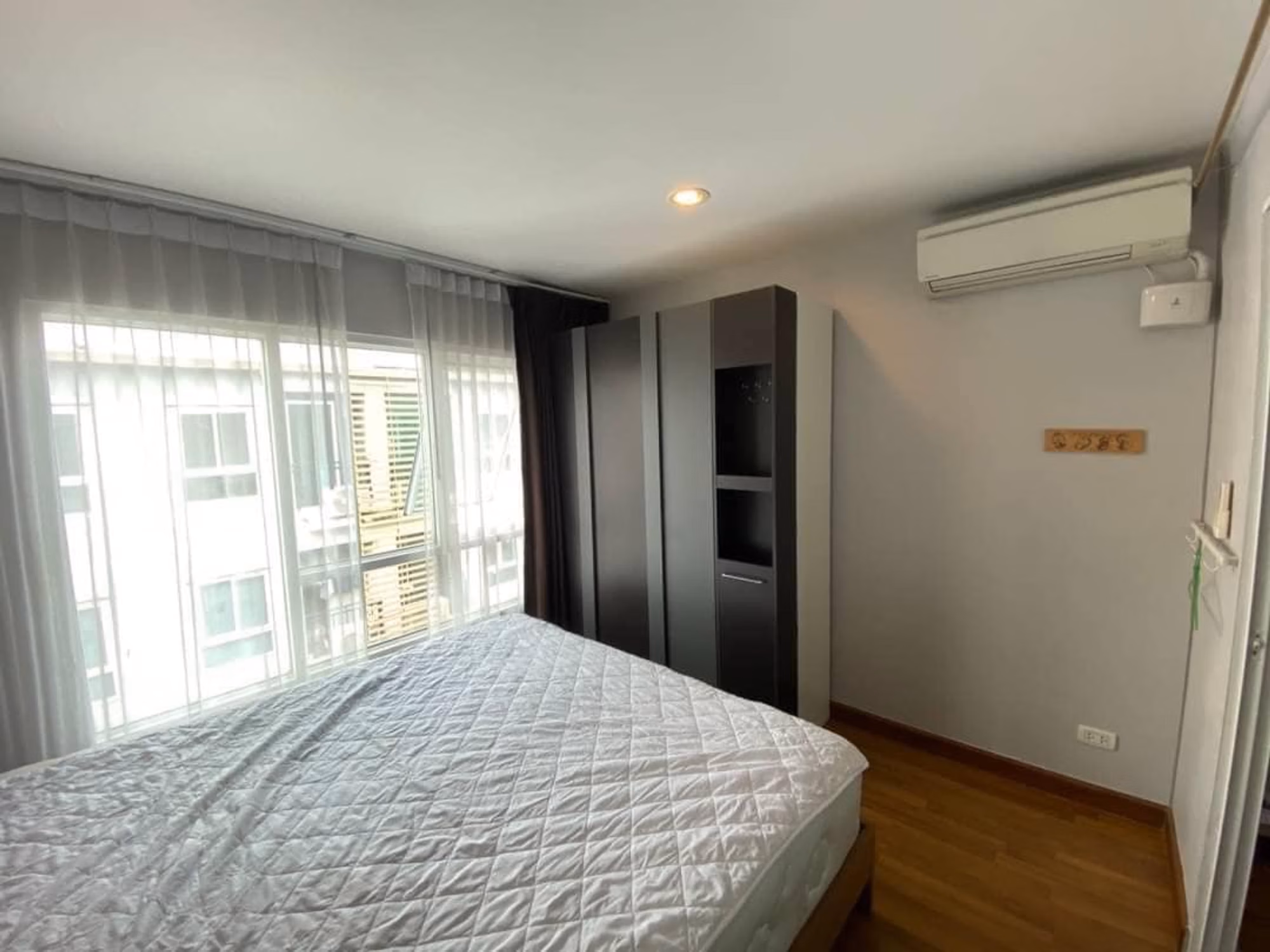 Condo for Rent at Regent Home 22 - Image 3