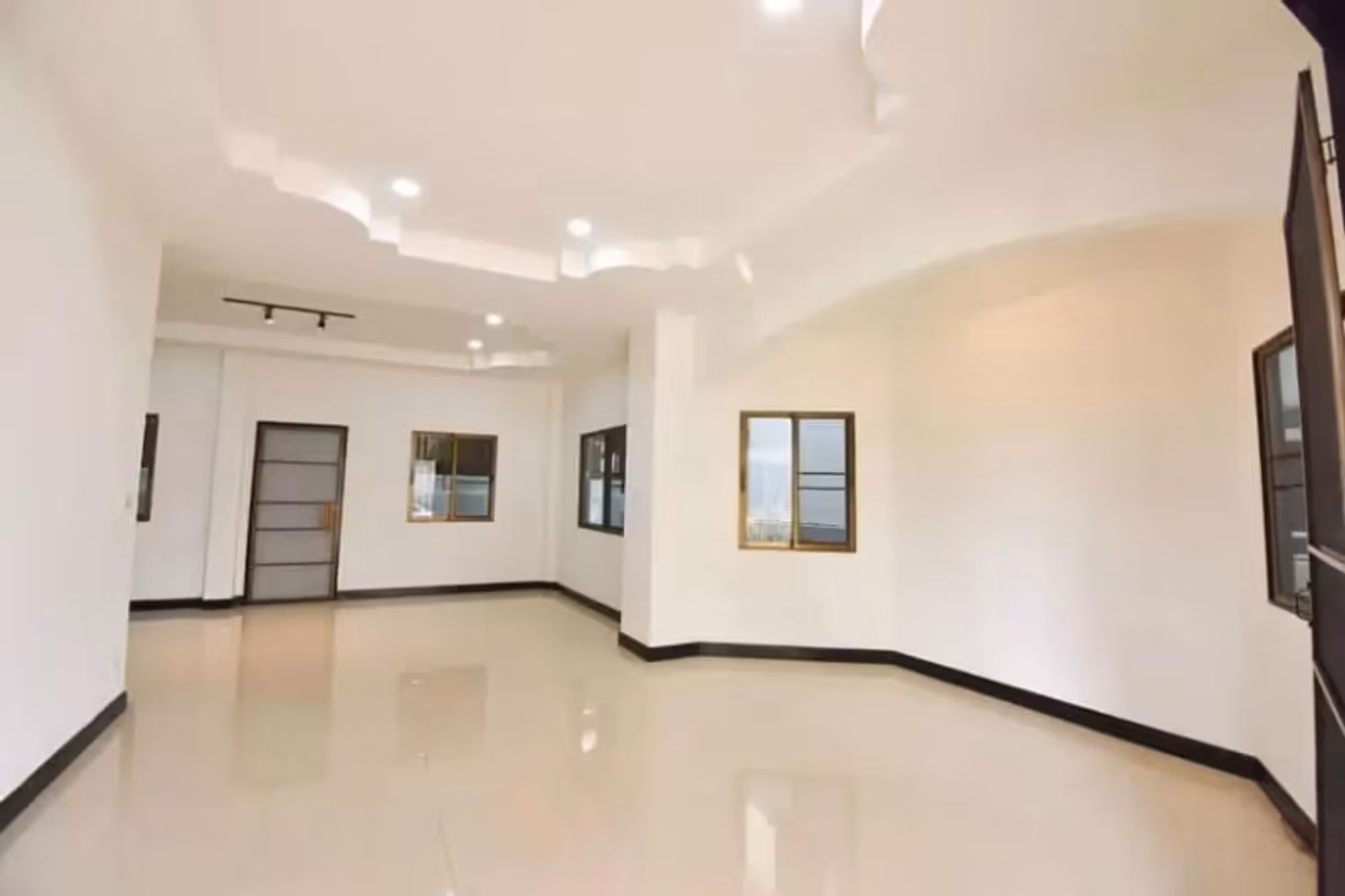 3 Bedroom House - Image 9