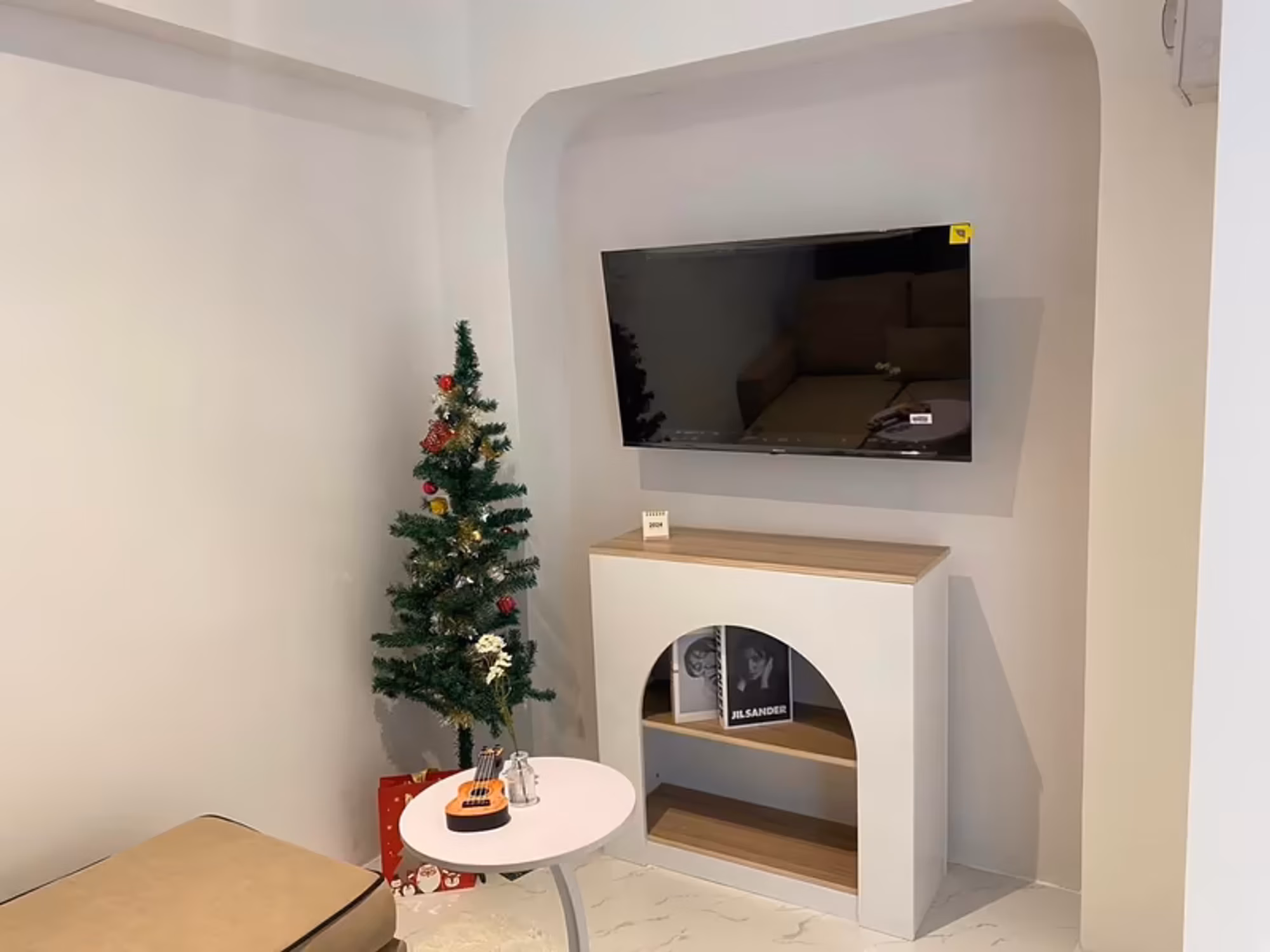 Beautiful condo with furniture behind Bangkok Hospital - Image 3