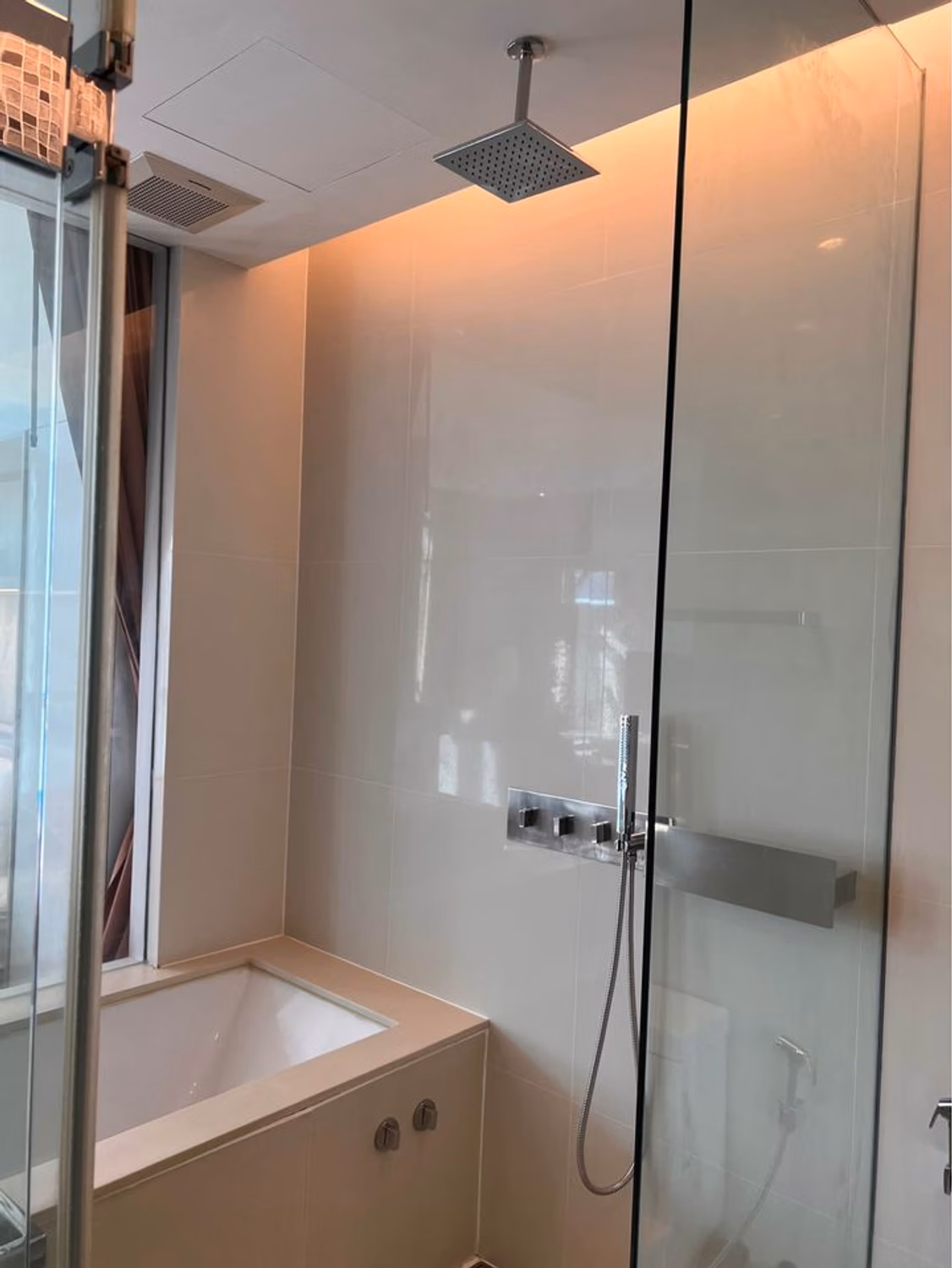 Condo for Rent at The Room Sukhumvit 21 - Image 4