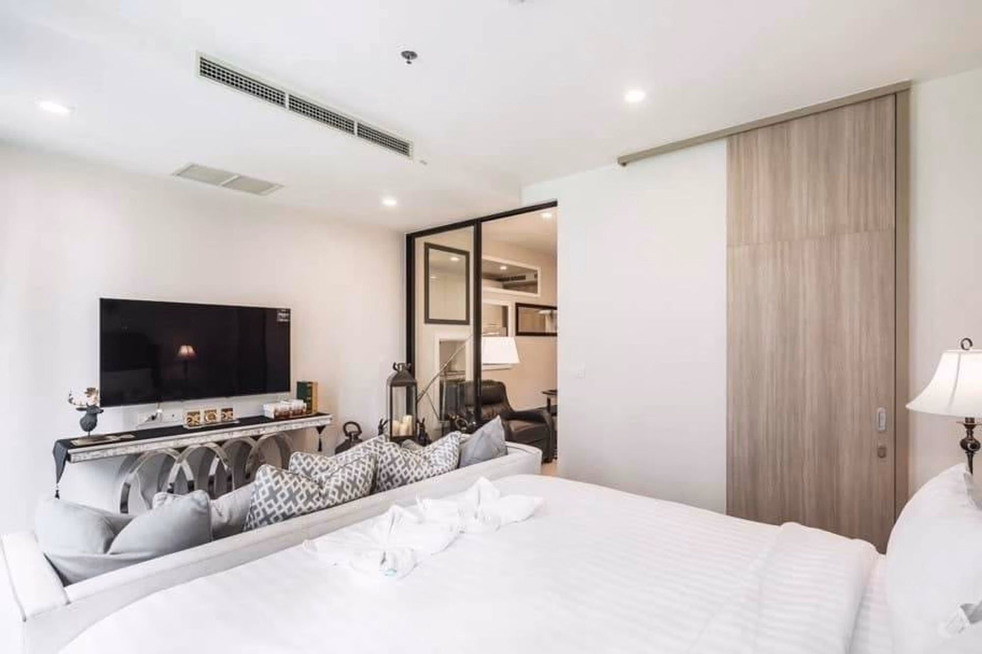 1 Bed Condo for Rent  Near Phloen Chit BTS - Image 3