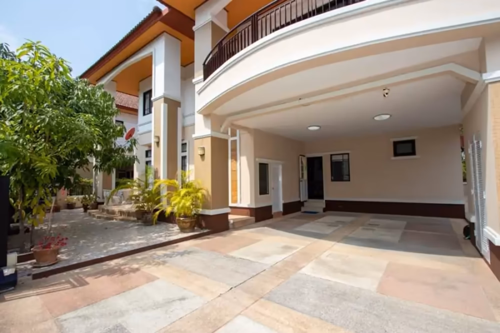 4 Bedroom House - Image 14